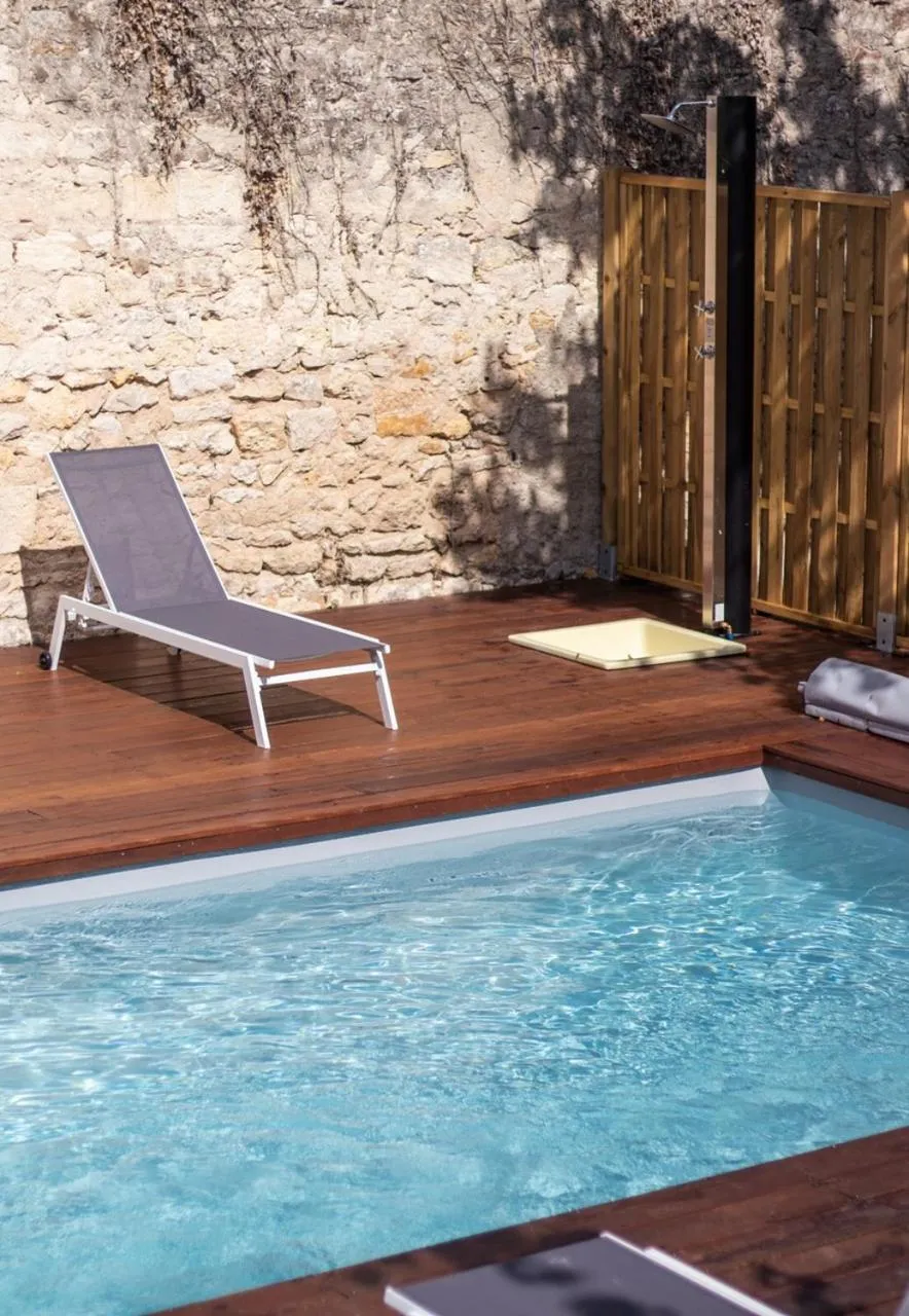 Swimming pool in Maison et table d'hôtes Le Camélia Blanc