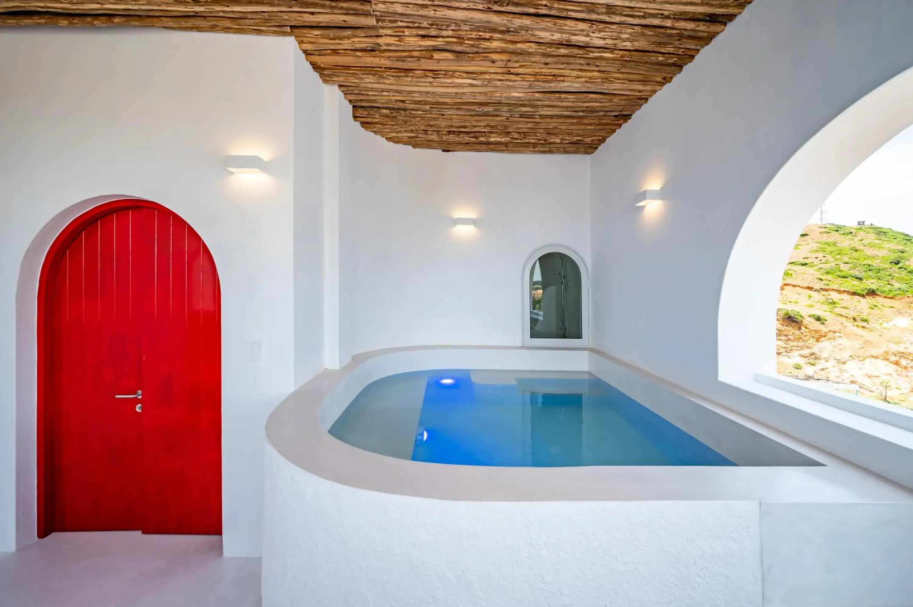 Swimming pool in Happiness Hotel Swimming pool in Happiness Hotel