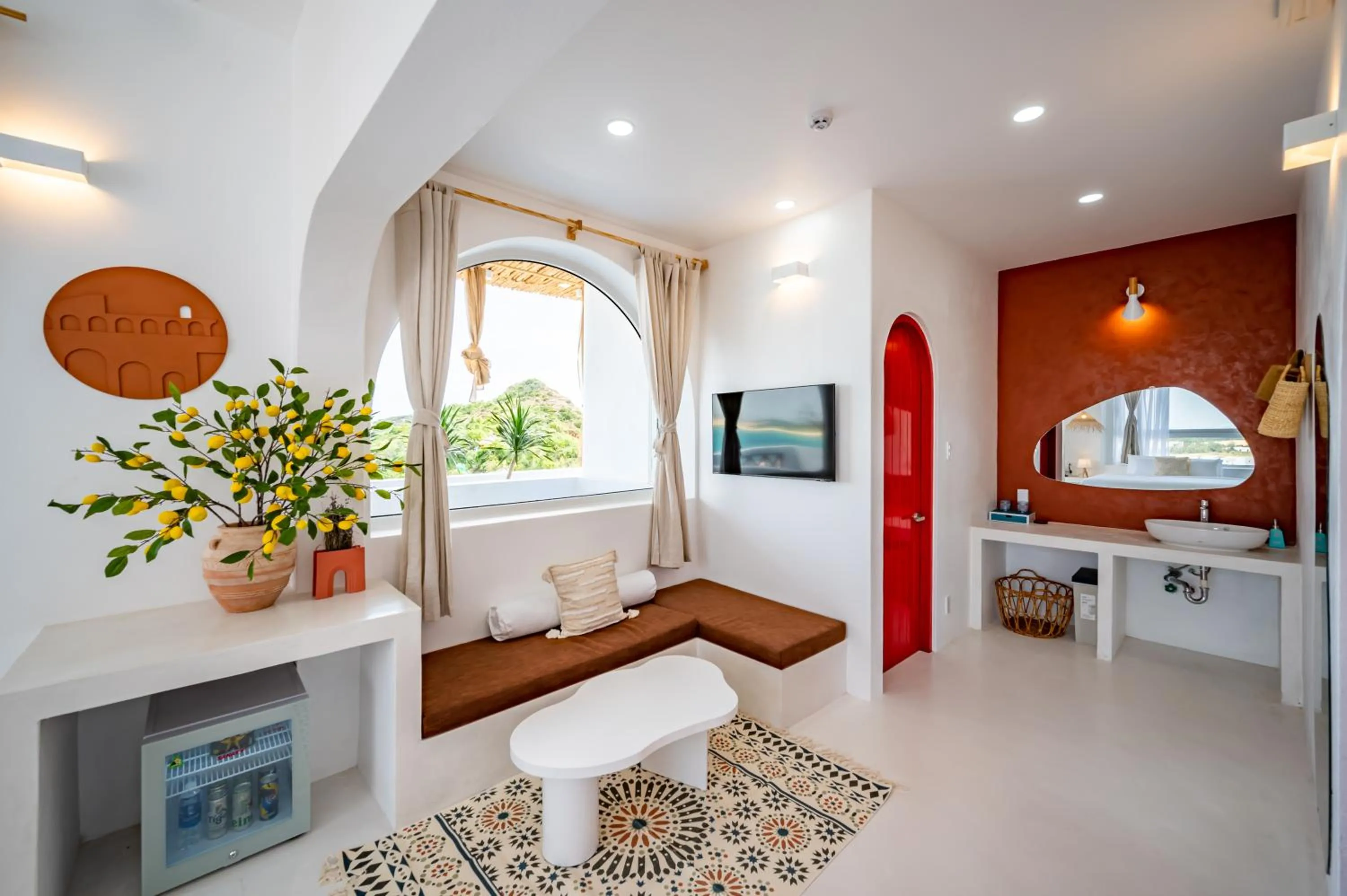 TV and multimedia in Happiness Hotel