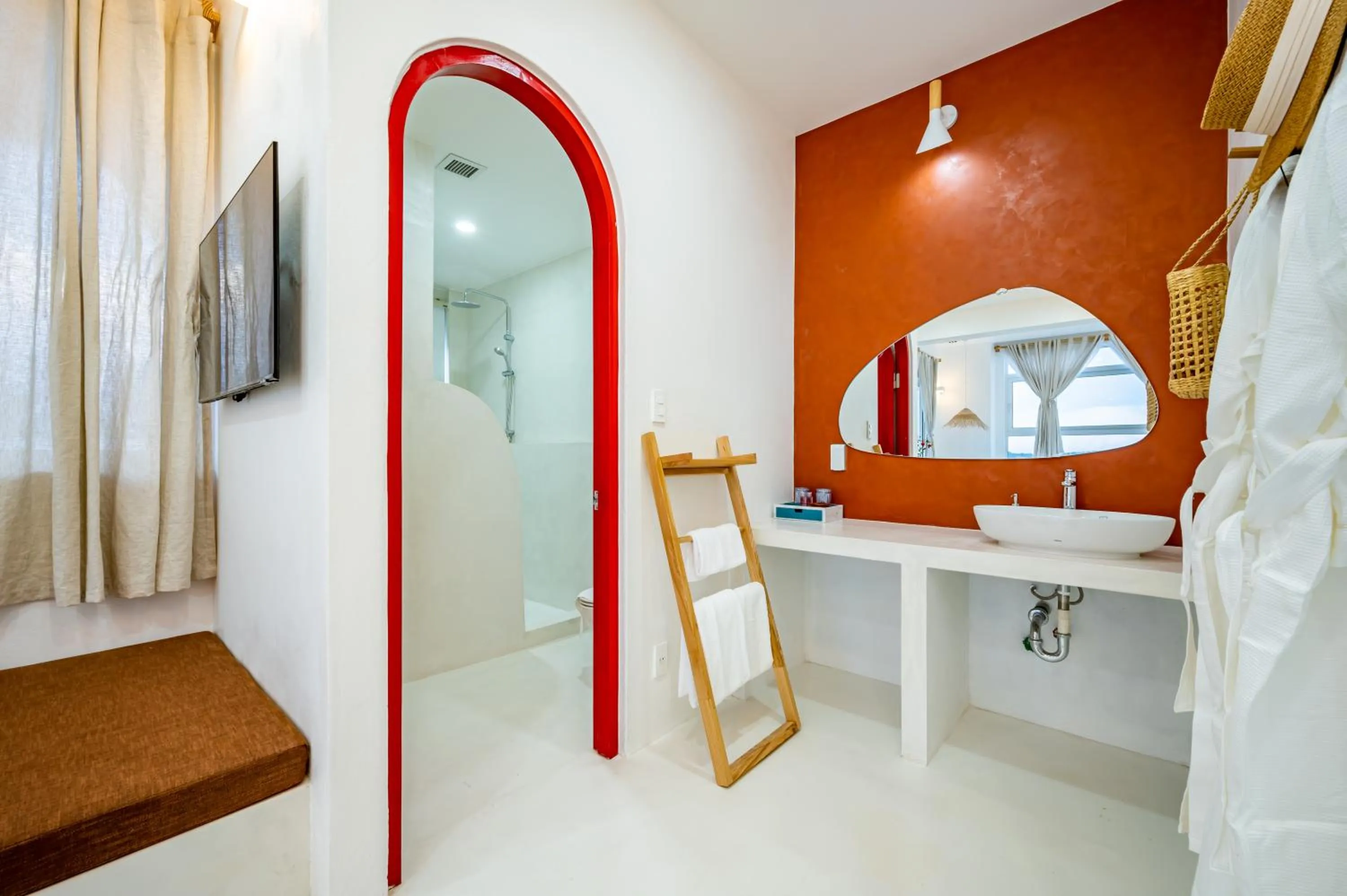 Shower in Happiness Hotel