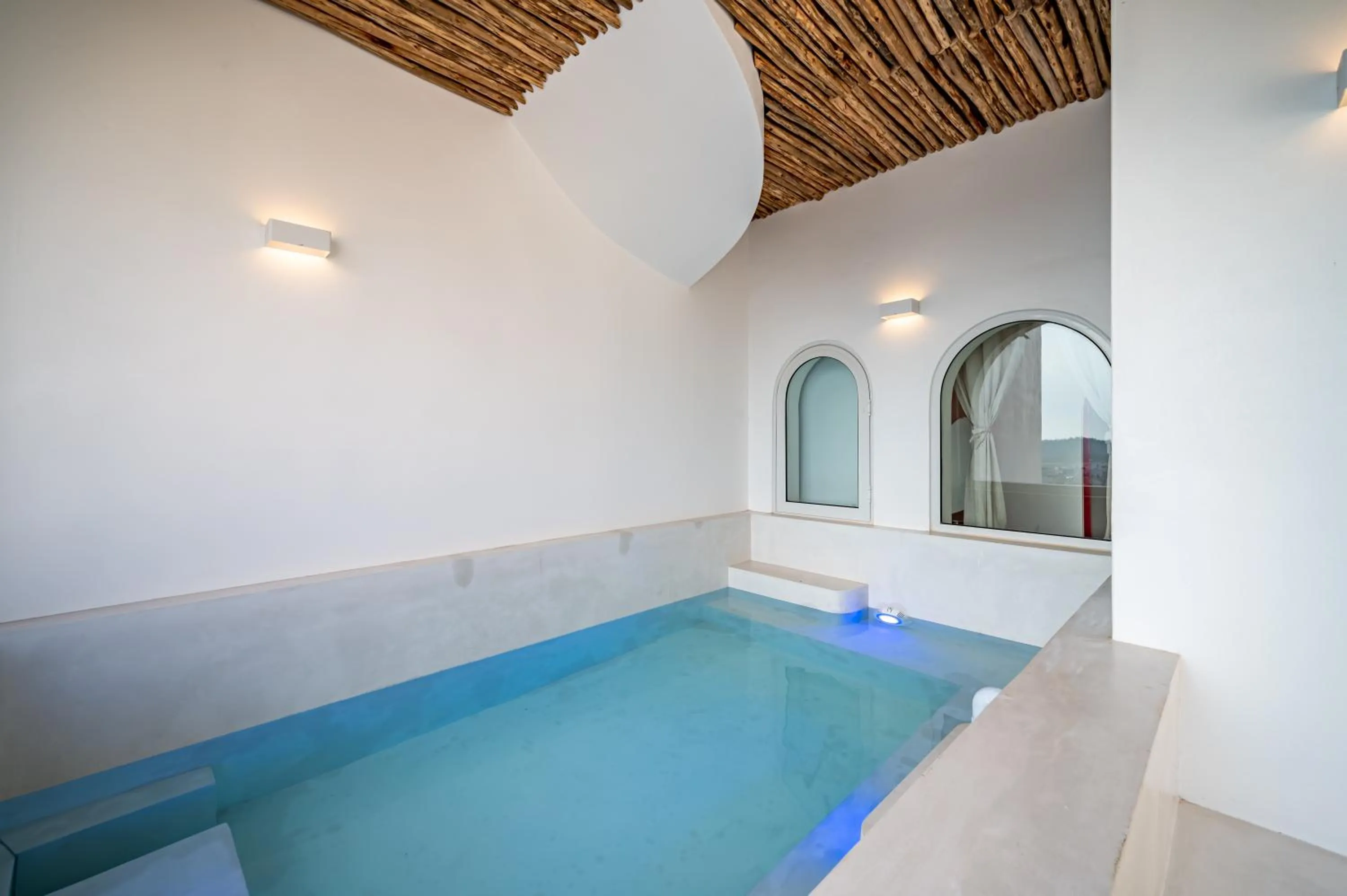 Swimming pool in Happiness Hotel