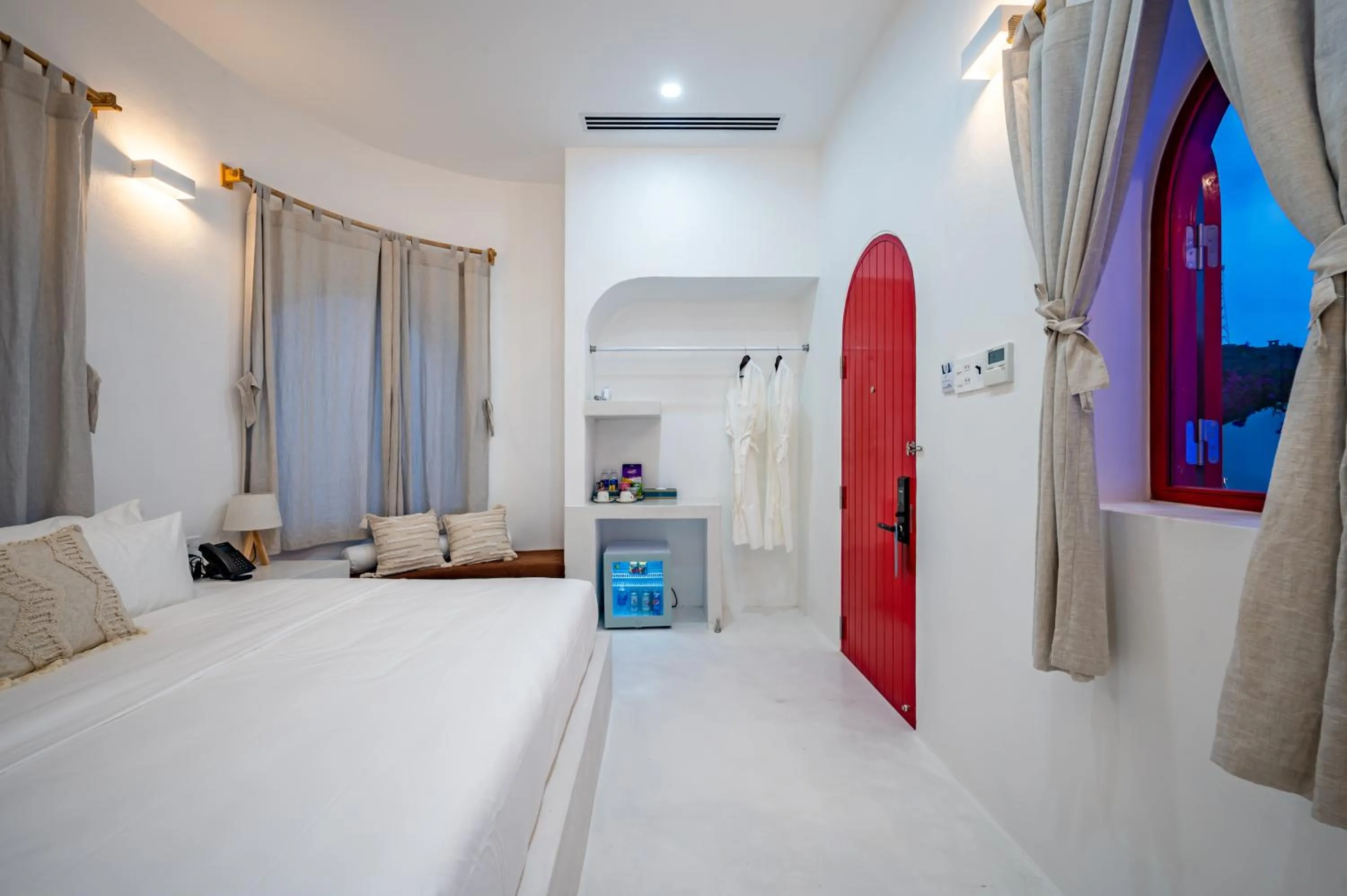 Photo of the whole room in Happiness Hotel