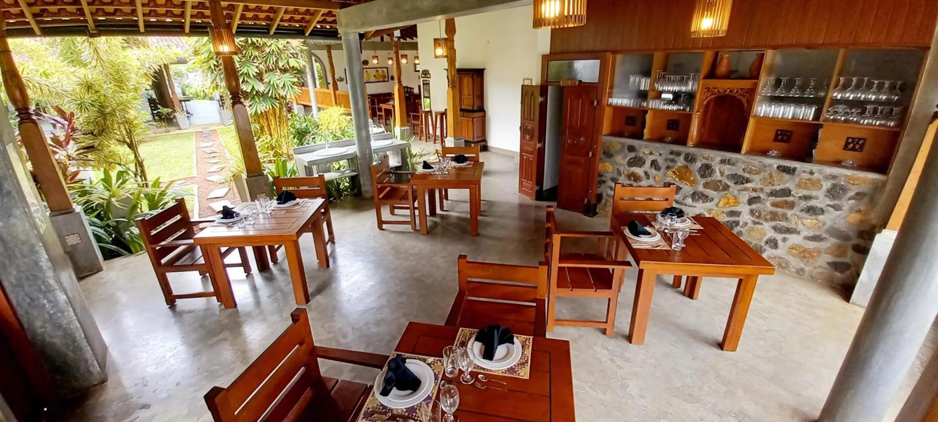Restaurant/places to eat in Samudra Villa