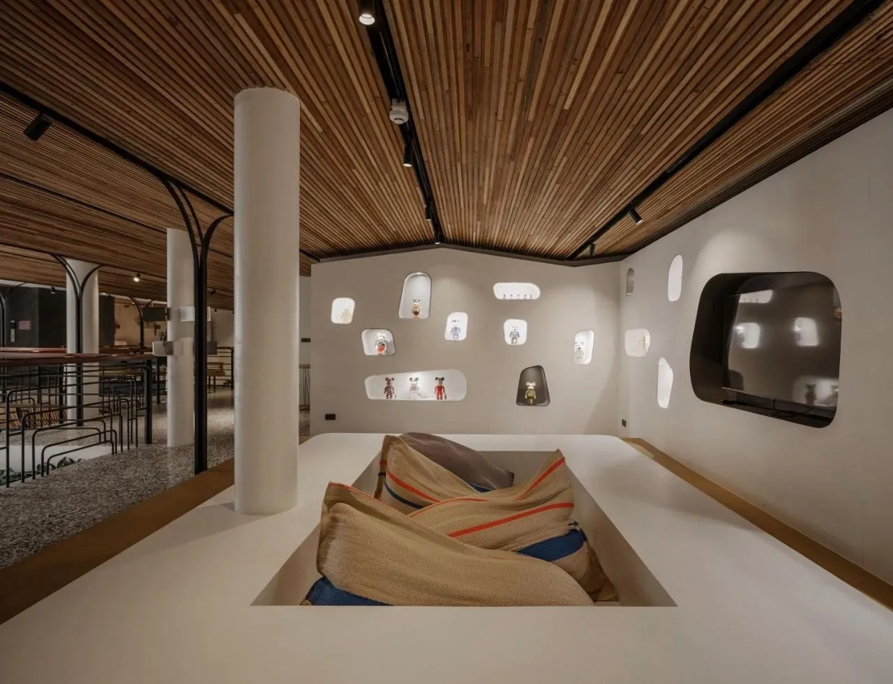 Communal lounge/ TV room, Bed in Double B Hostel