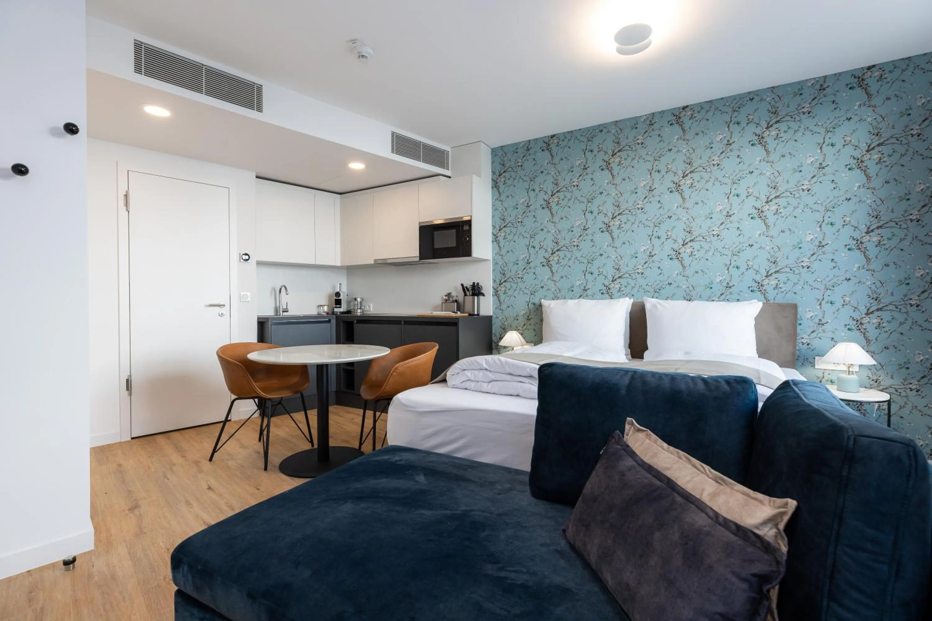 Photo of the whole room, Bed in The Doorman Goethe Frankfurt am Main