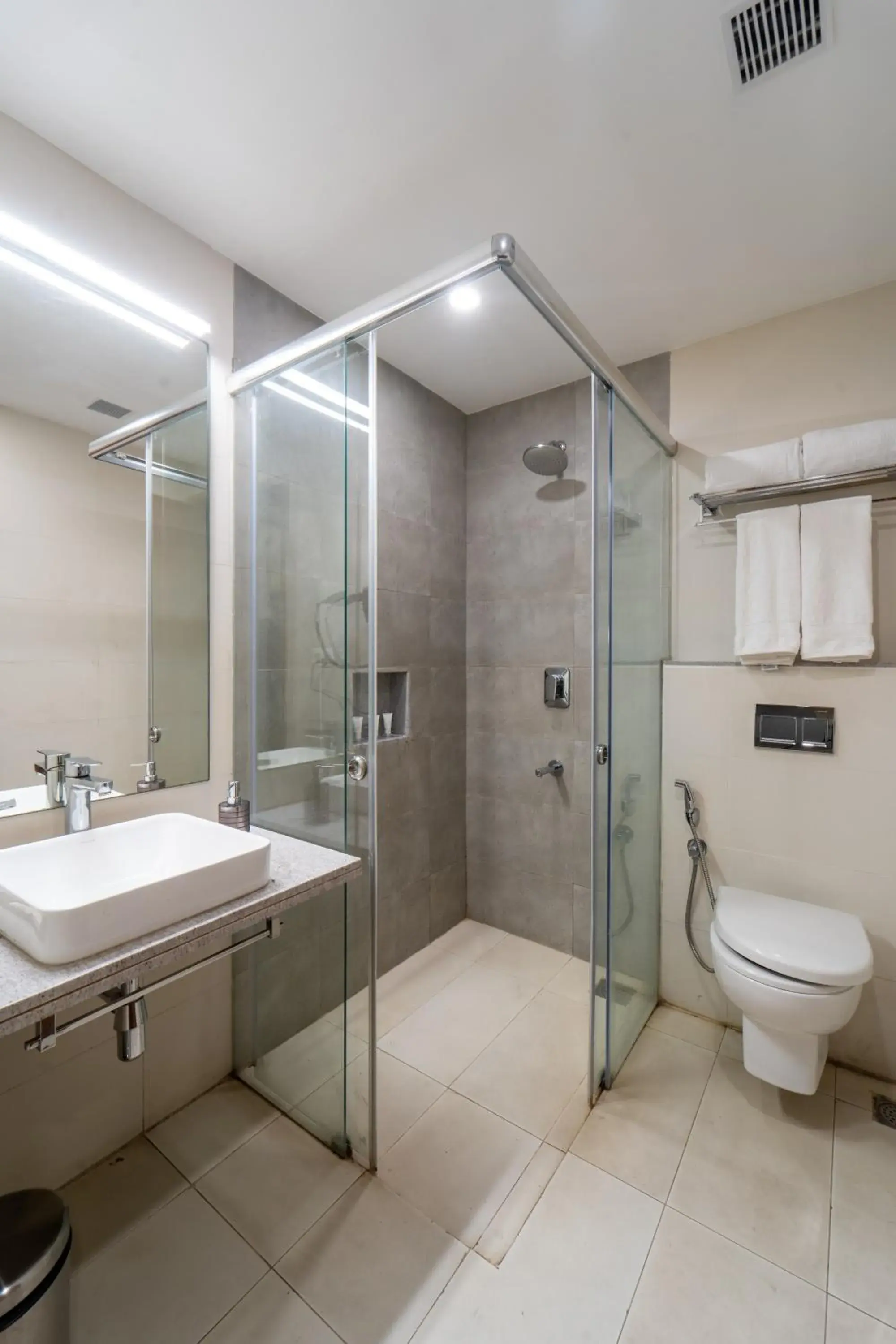 Bathroom in Shilton Dee Cee Bathroom in Shilton Dee Cee