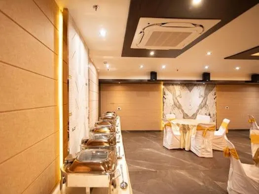 Banquet/Function facilities in HOTEL EMERALD INN