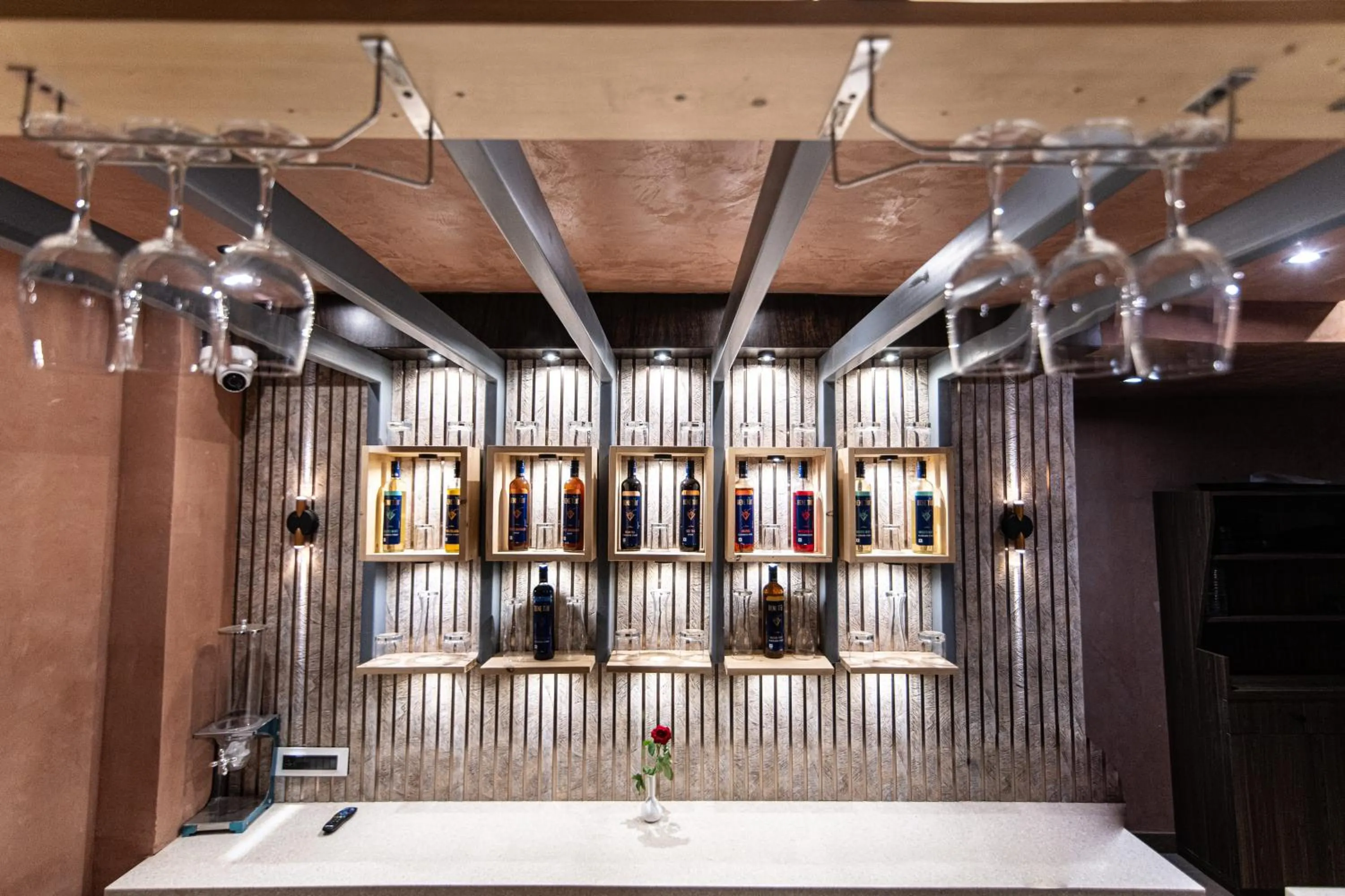 Restaurant/places to eat in HOTEL EMERALD INN