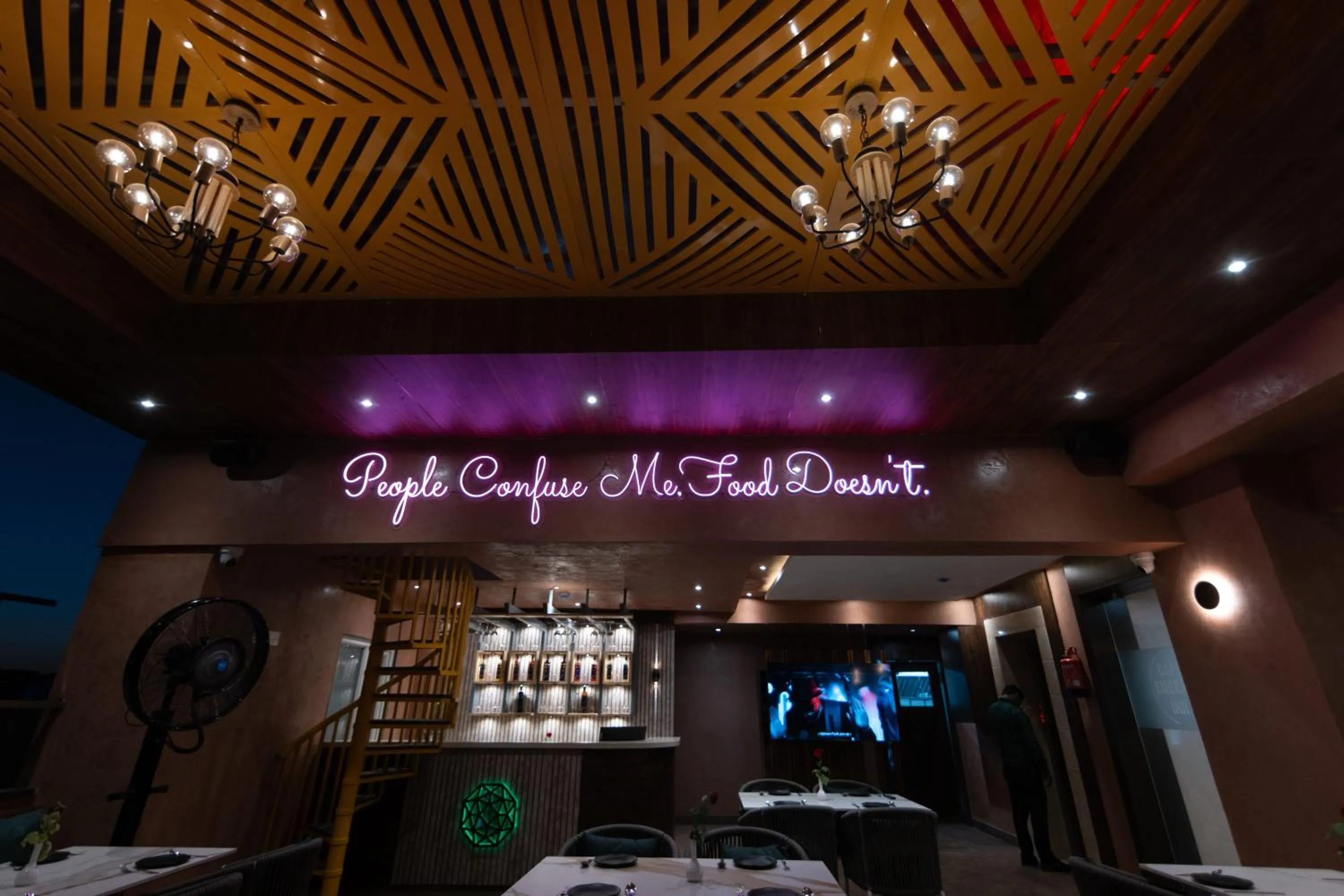 Restaurant/places to eat in HOTEL EMERALD INN