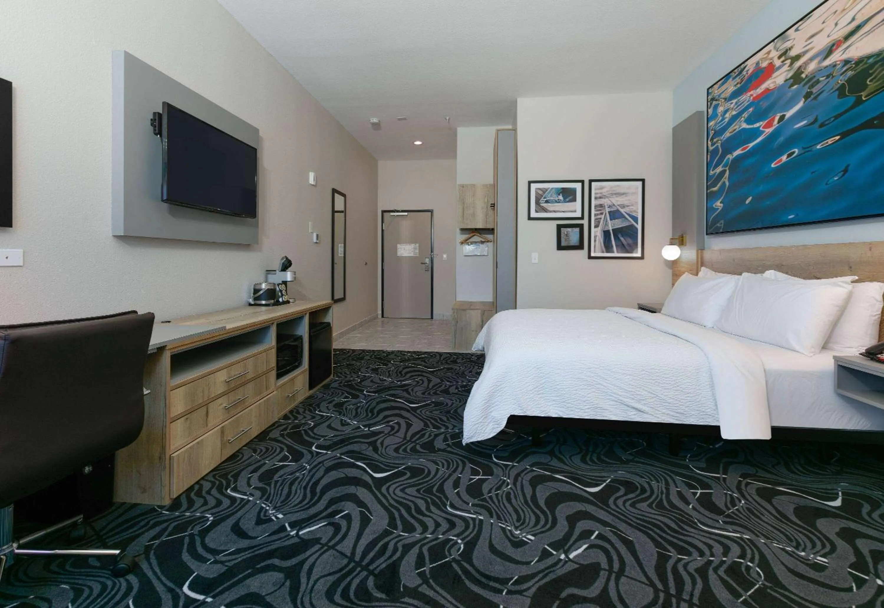 Photo of the whole room, Bed in The Elm, a Ramada by Wyndham