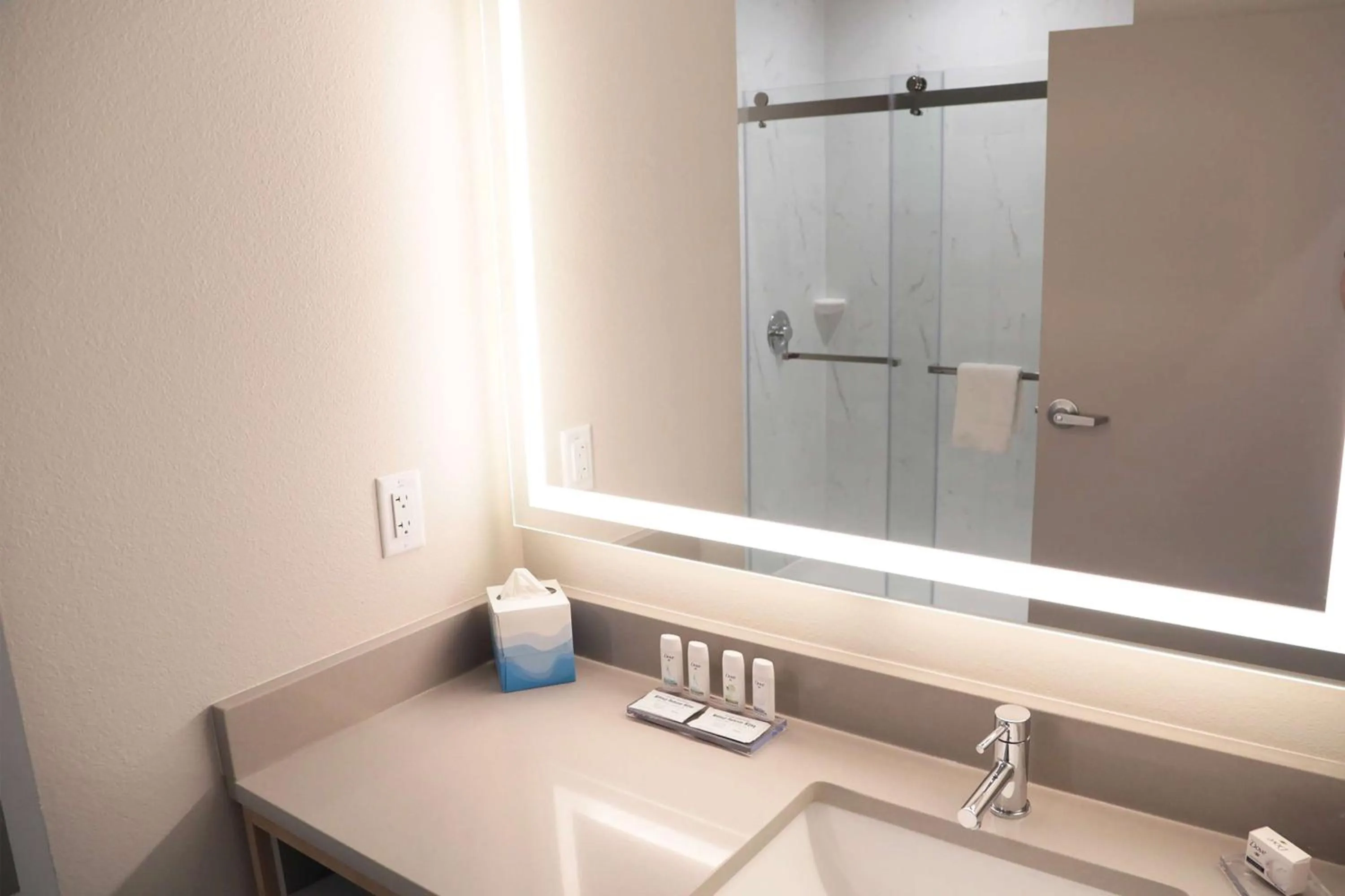 TV and multimedia in The Elm, a Ramada by Wyndham