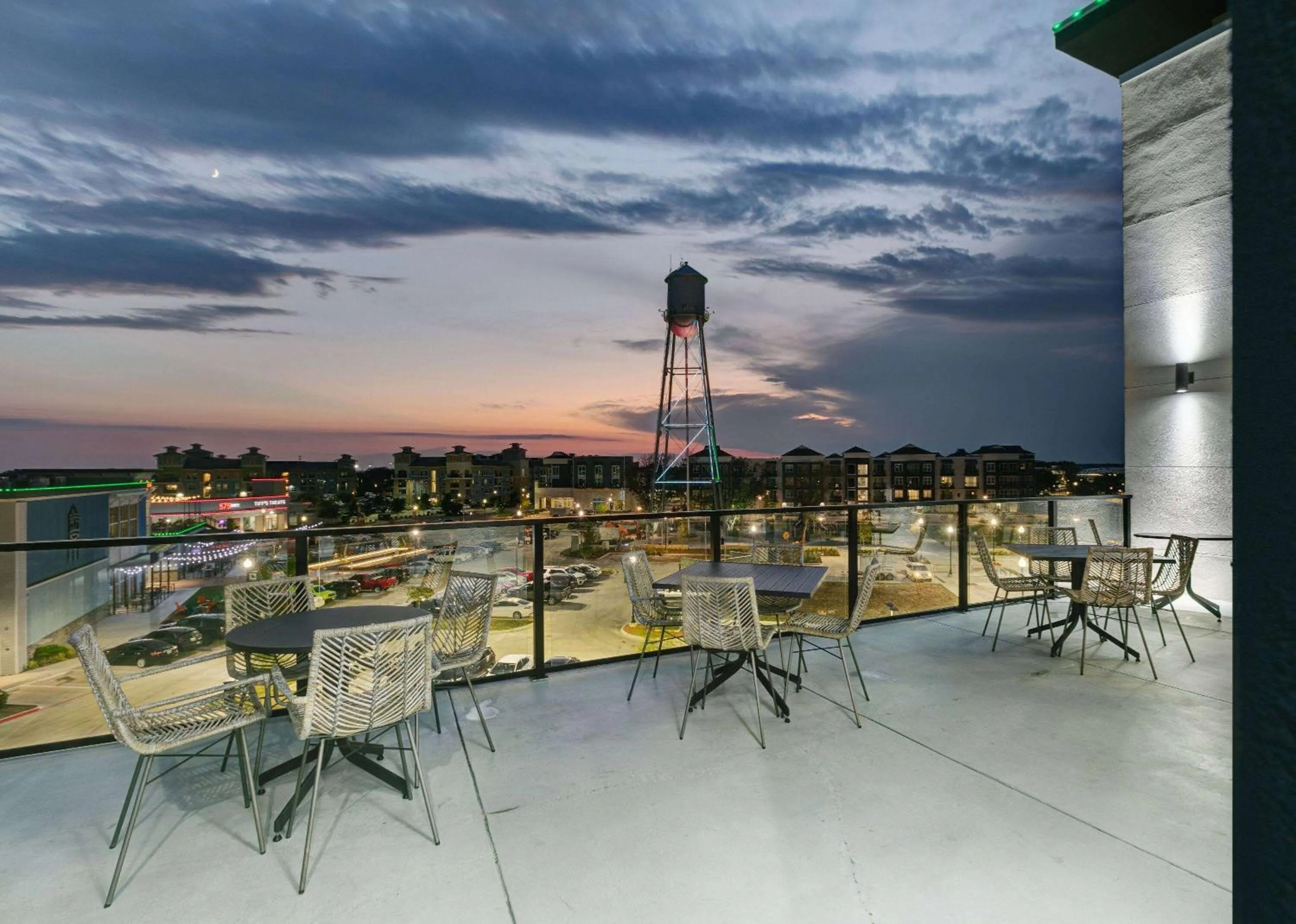 Restaurant/places to eat in The Elm, a Ramada by Wyndham