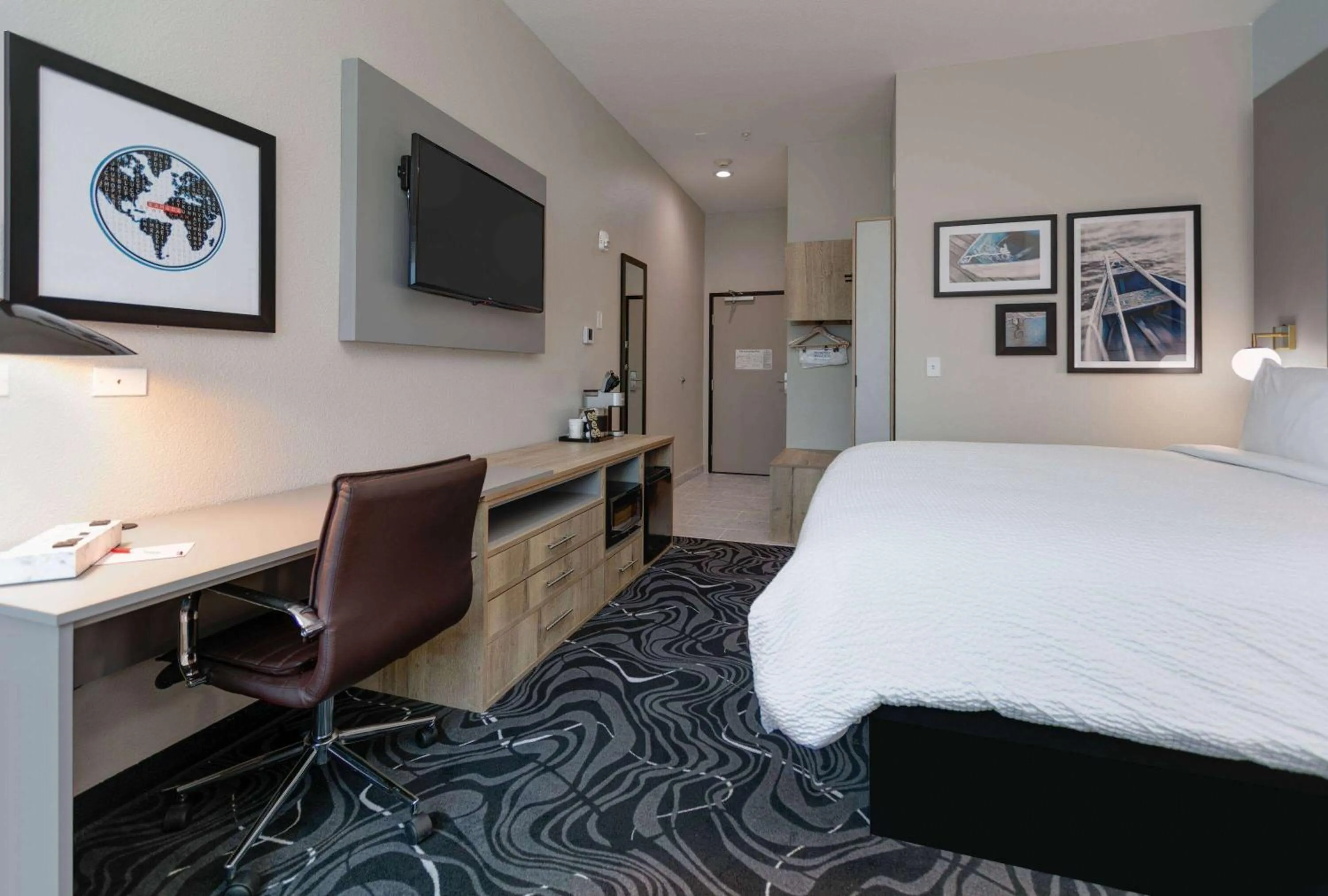 Photo of the whole room, Bed in The Elm, a Ramada by Wyndham