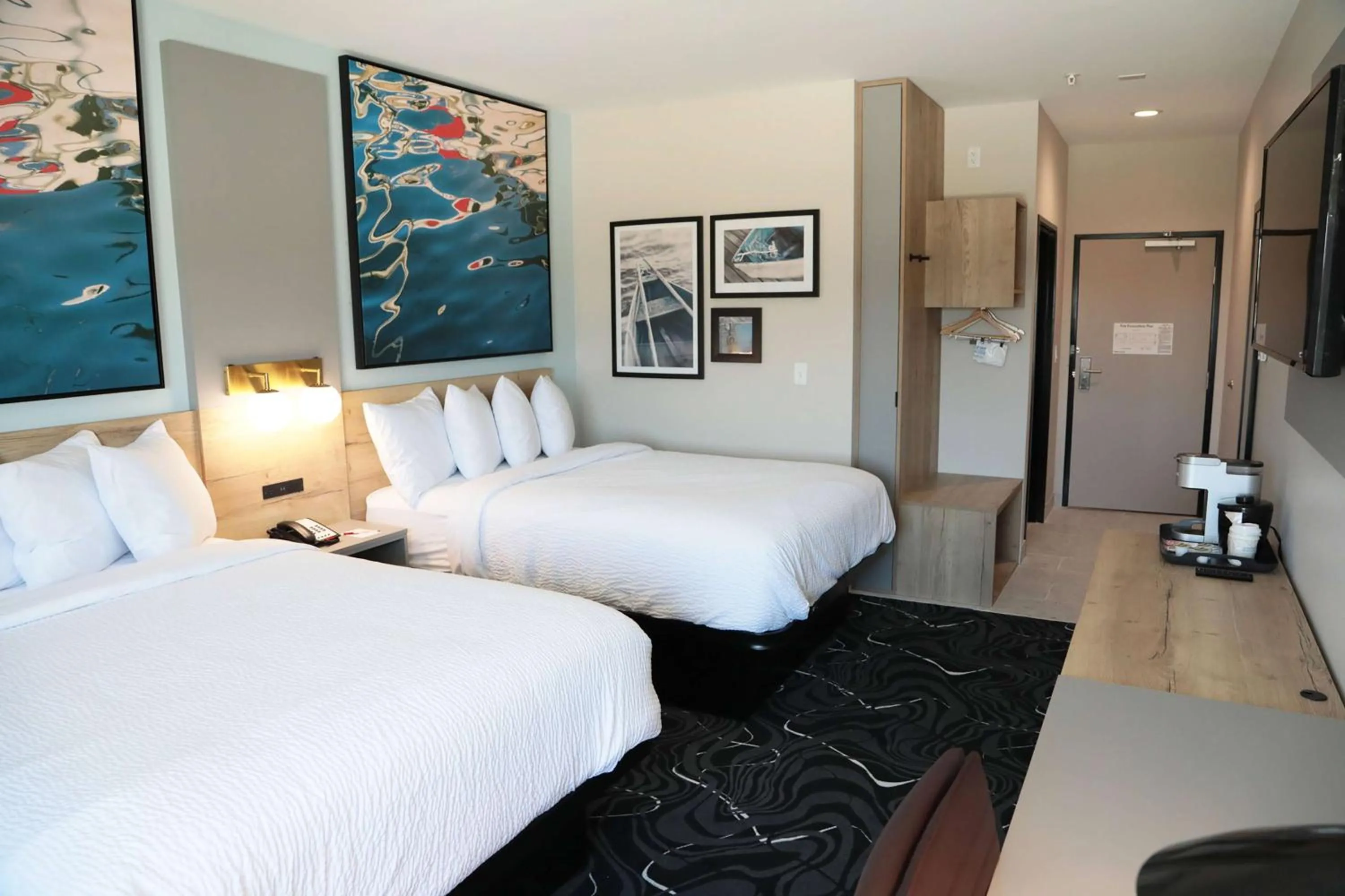 Photo of the whole room, Bed in The Elm, a Ramada by Wyndham