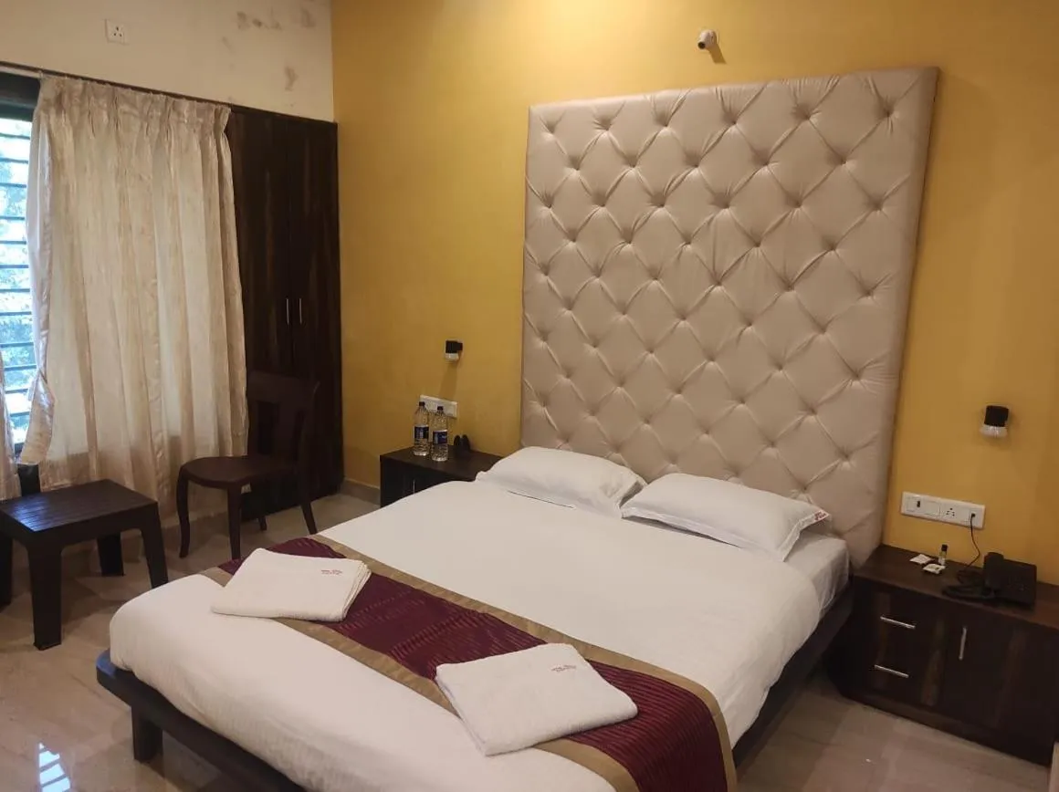 Photo of the whole room, Bed in Hotel Deepak Executive, Ganpatipule
