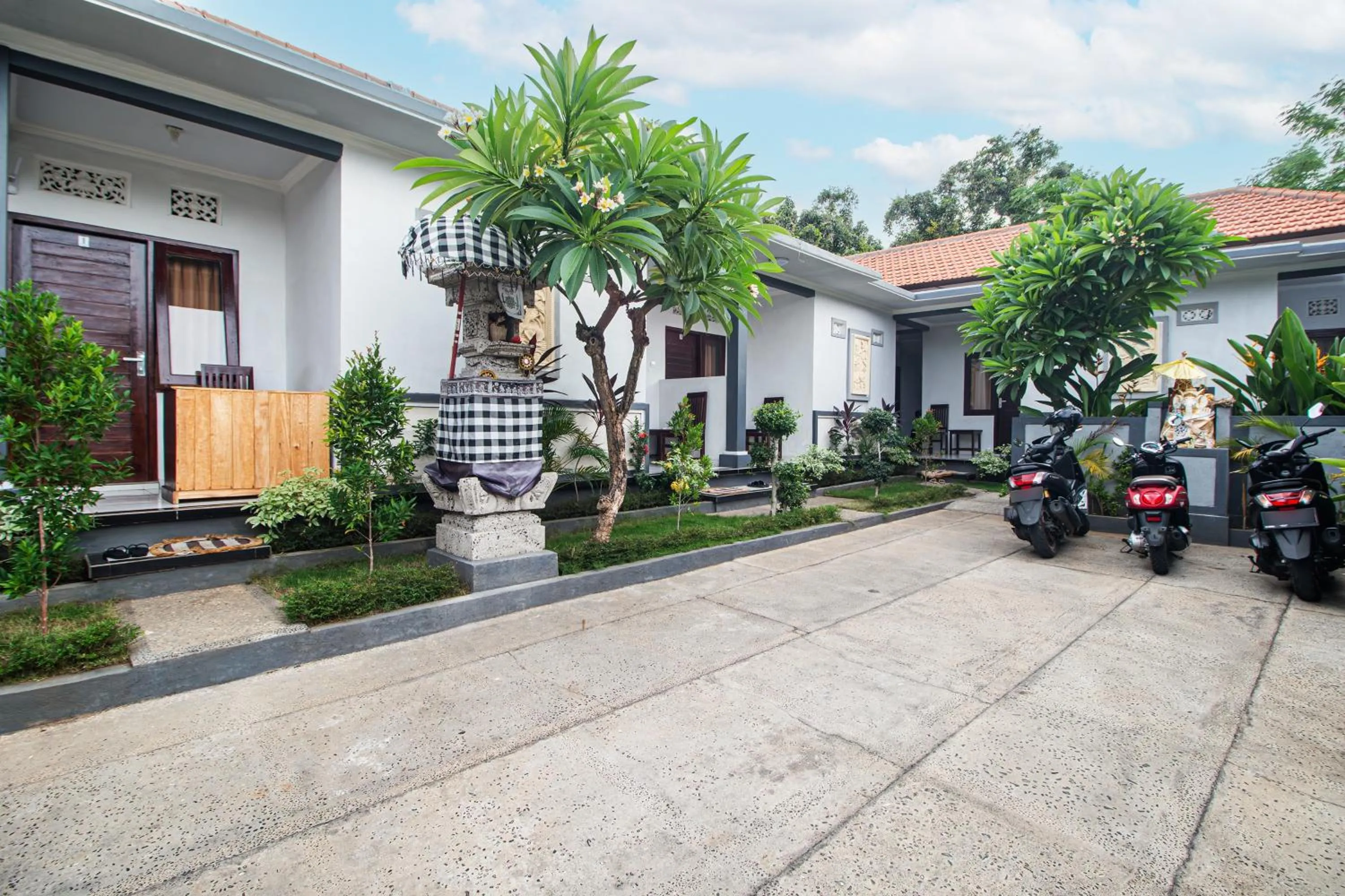 Facade/entrance in OYO 93482 Penginapan Tenang Lovina