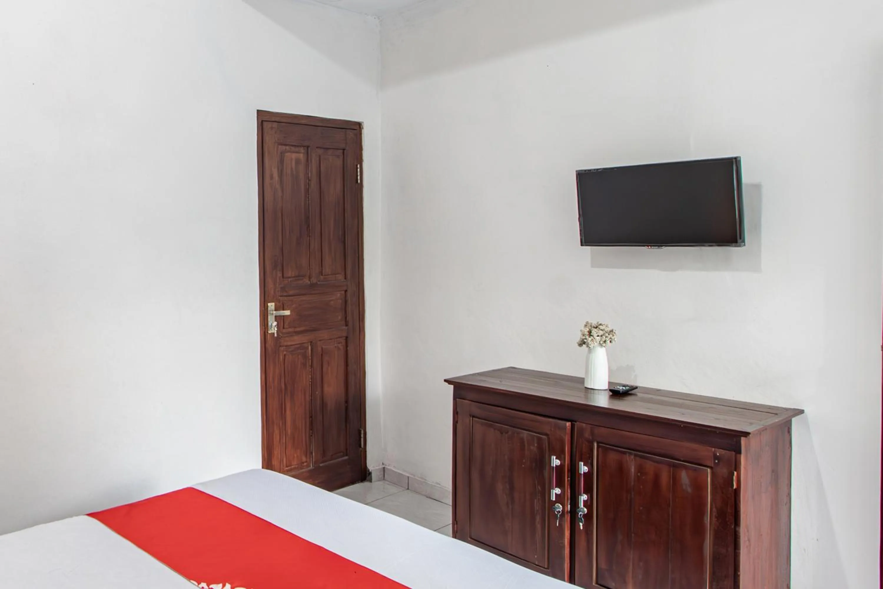 Bedroom in OYO 93482 Penginapan Tenang Lovina