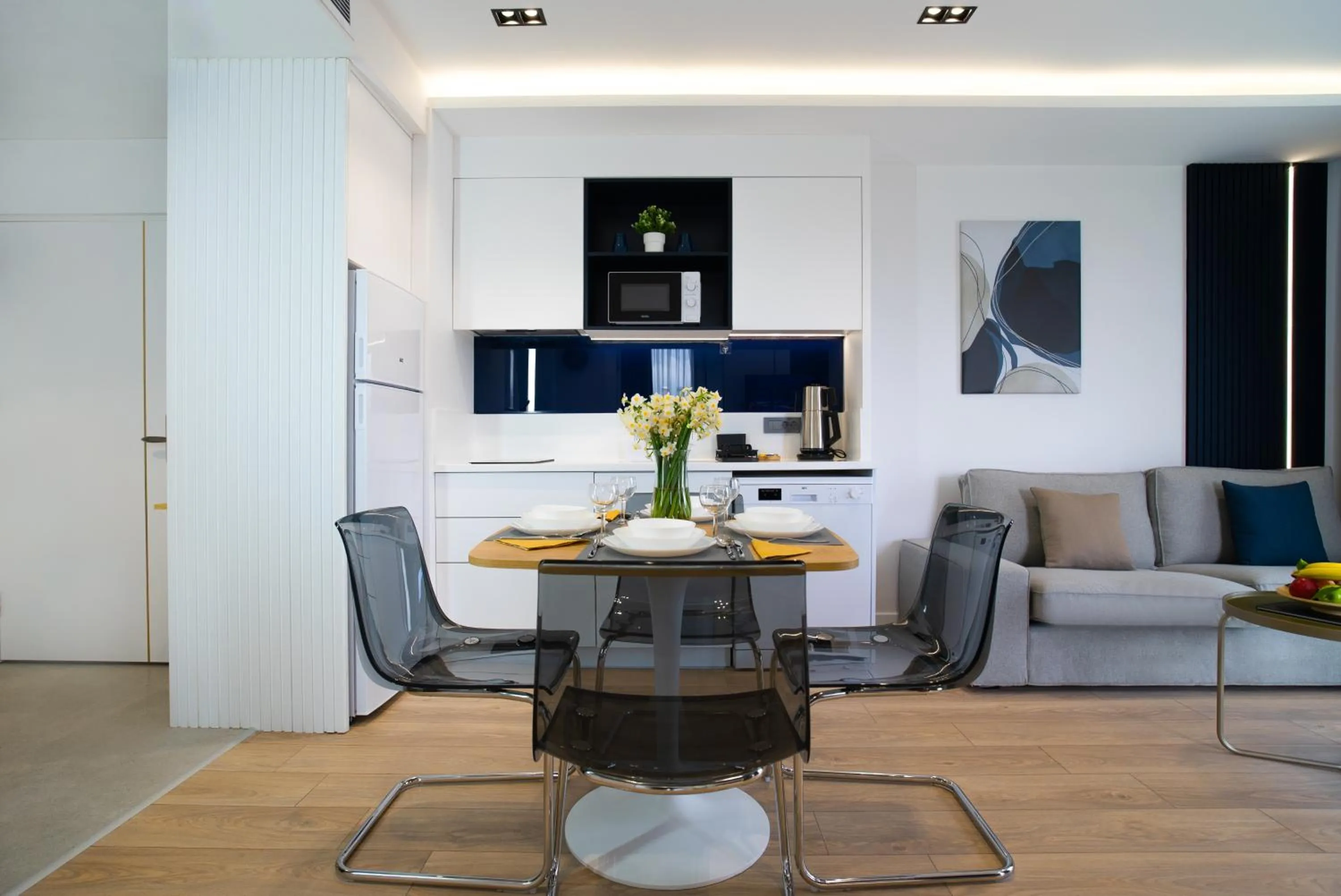 Seating area in Stile Suite Marine Hotel