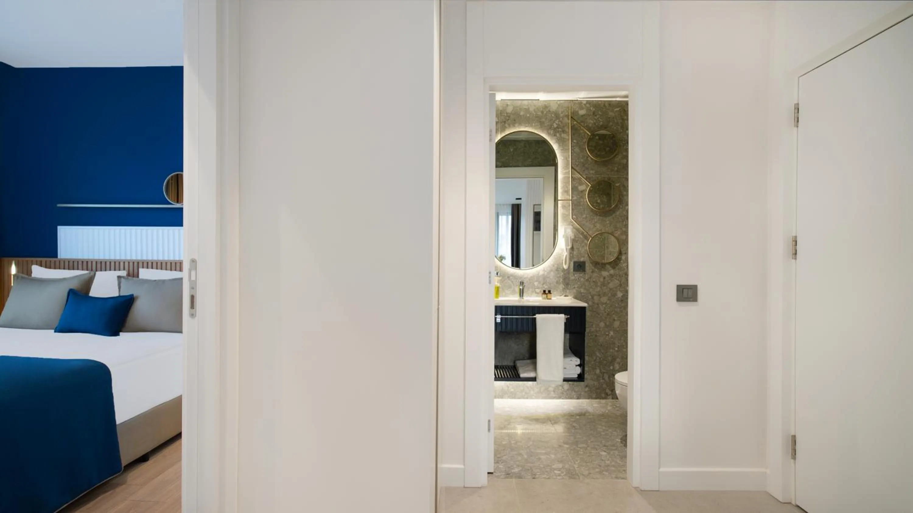 Photo of the whole room, Bed in Stile Suite Marine Hotel