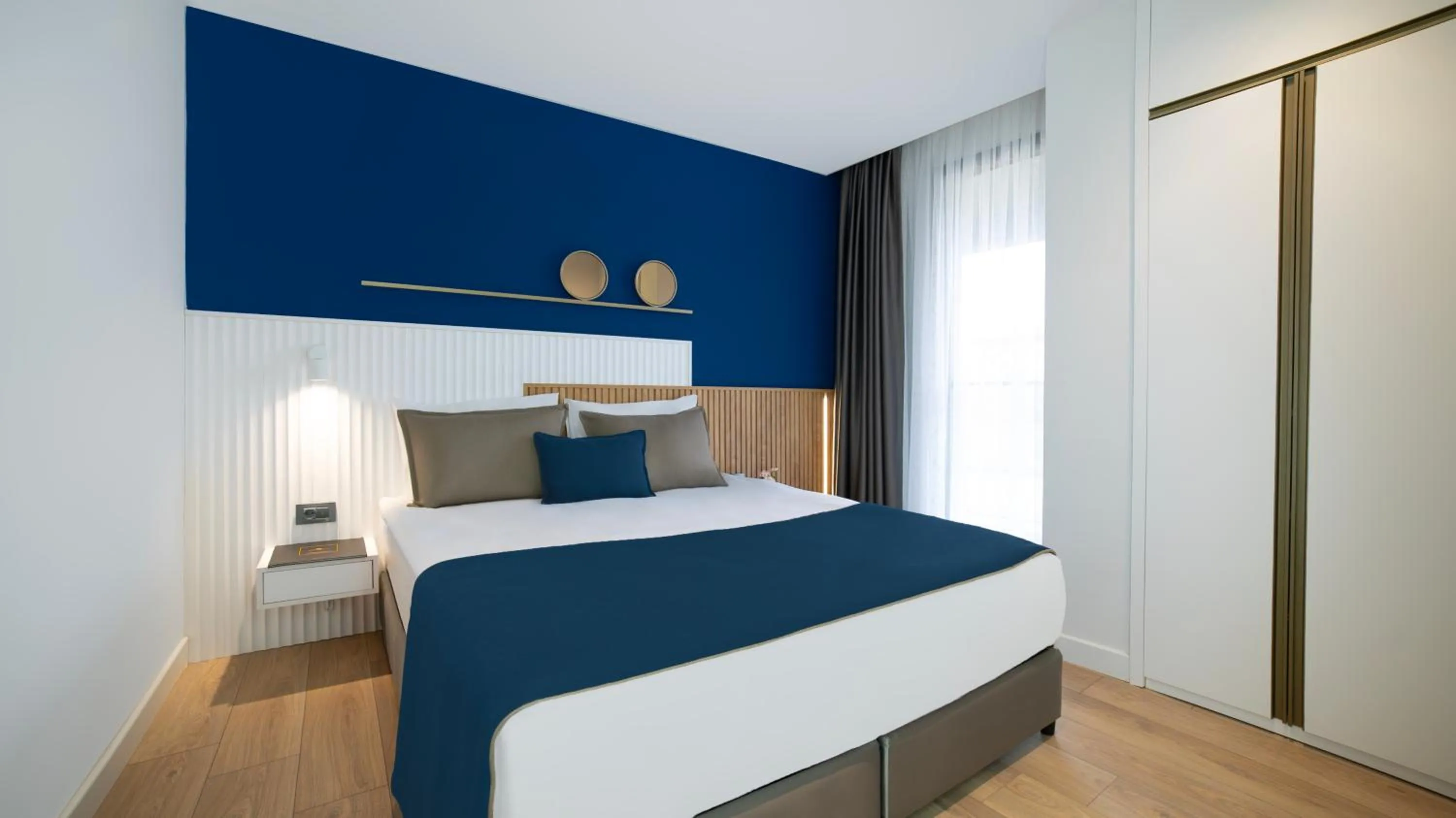 Bed in Stile Suite Marine Hotel