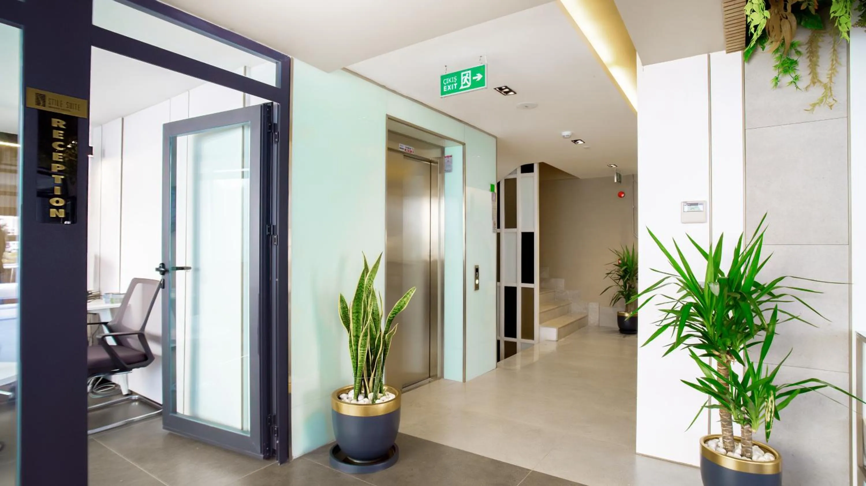 Lobby or reception in Stile Suite Marine Hotel