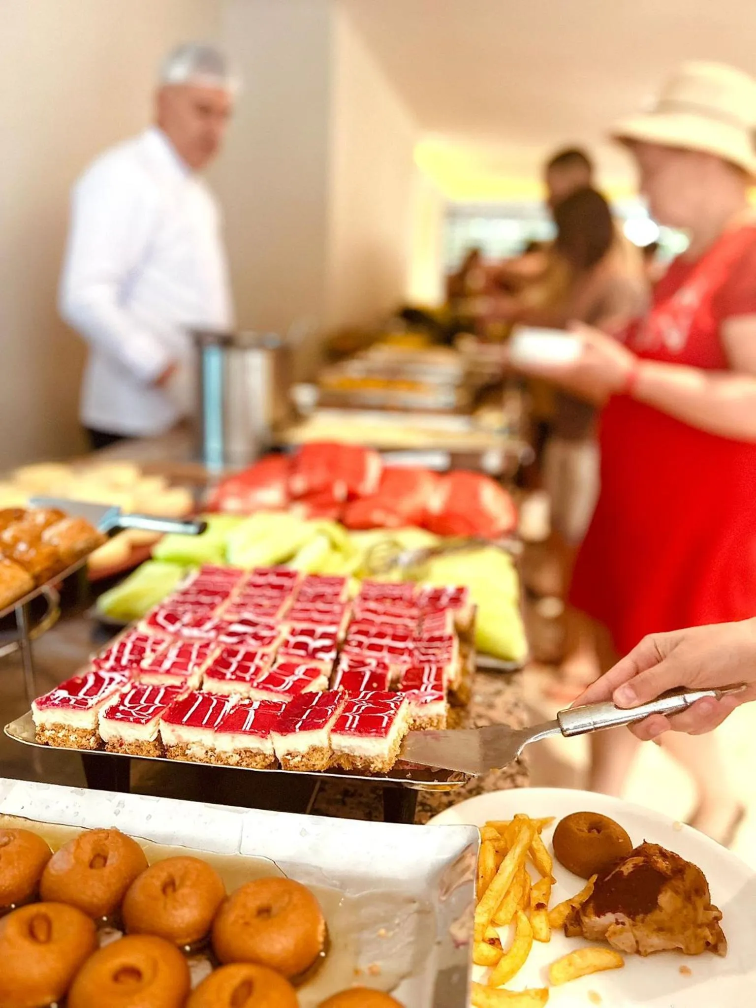 Restaurant/places to eat in FIFTY5 Suite Hotel