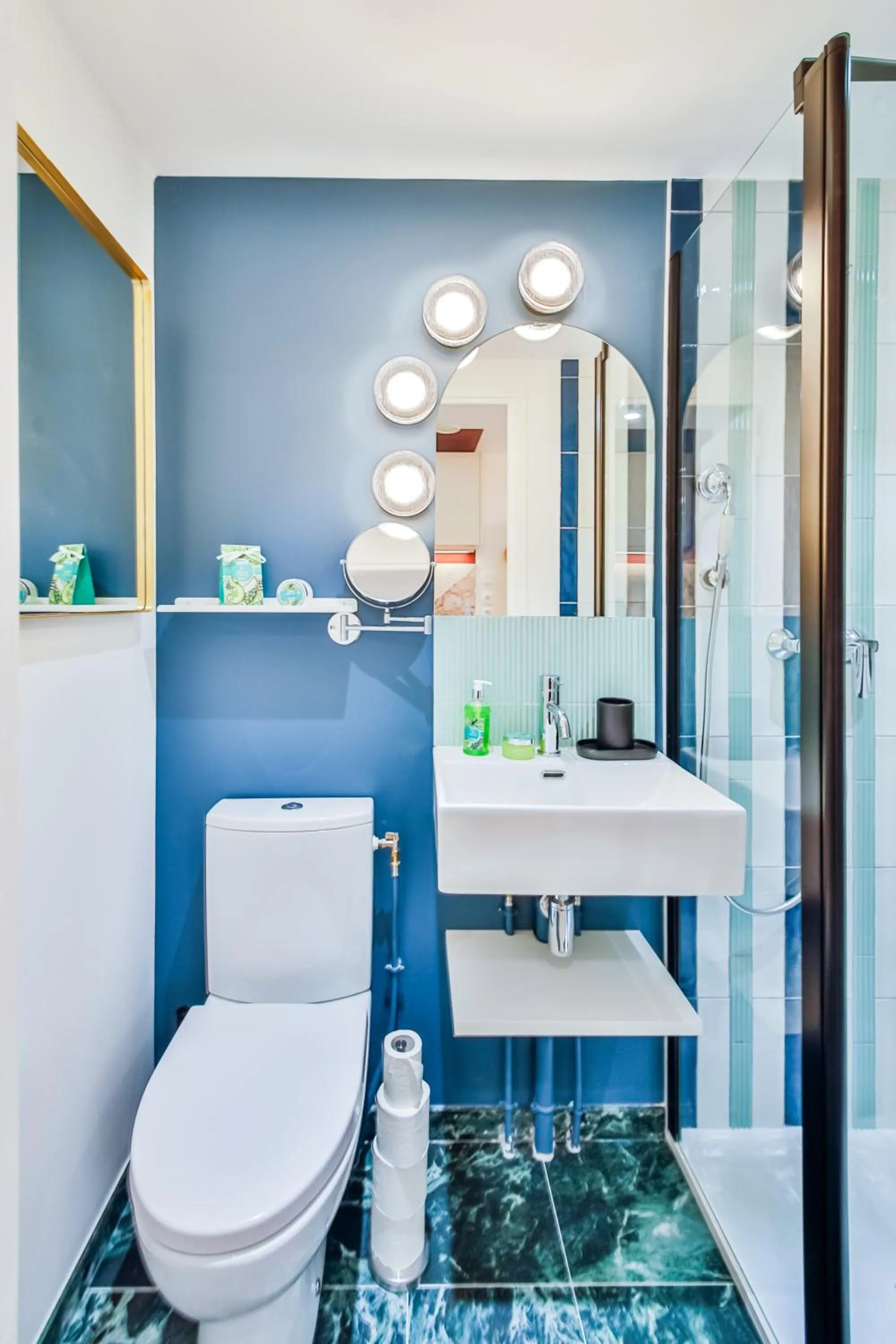 Shower in WS Molitor - Auteuil