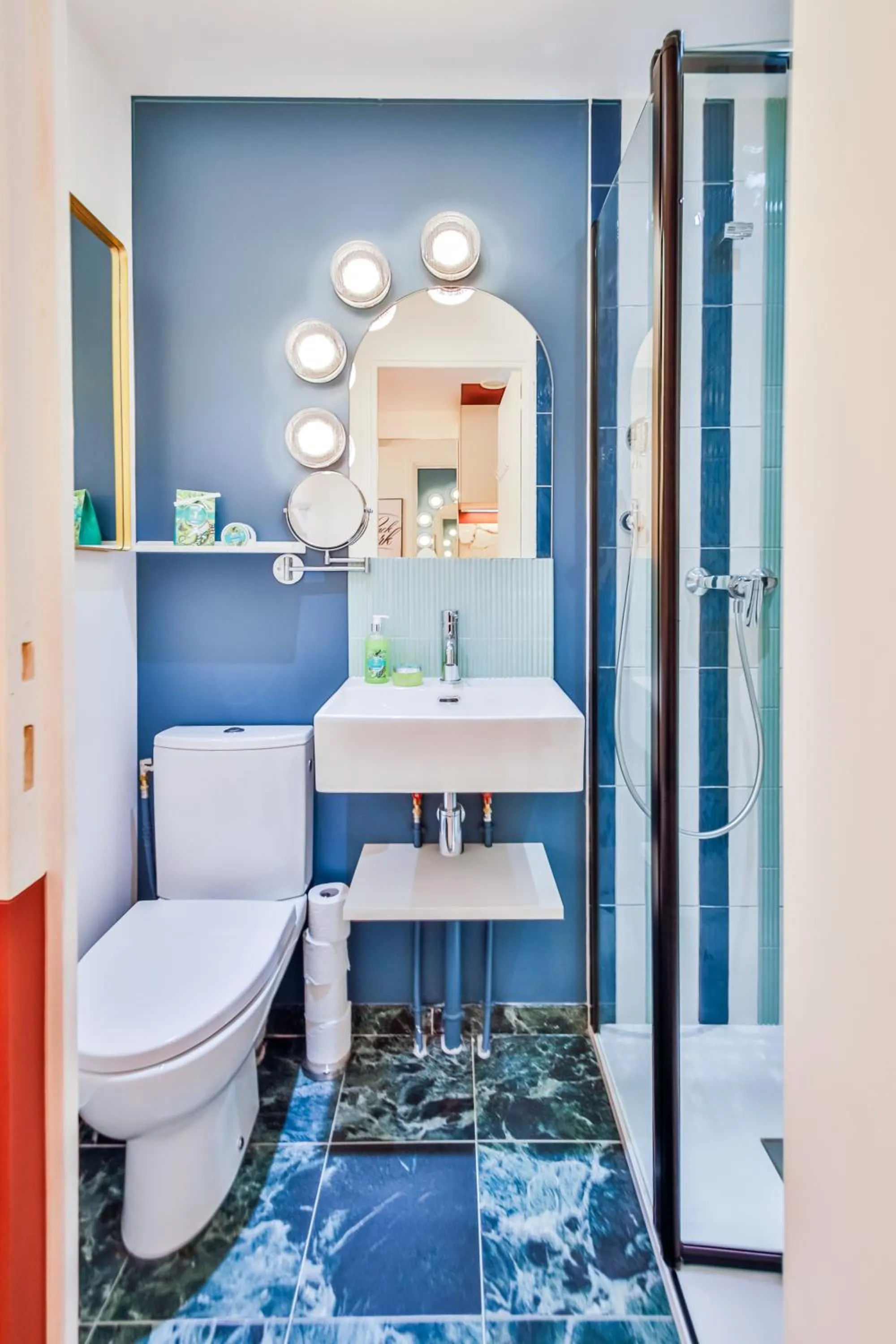 Toilet in WS Molitor - Auteuil