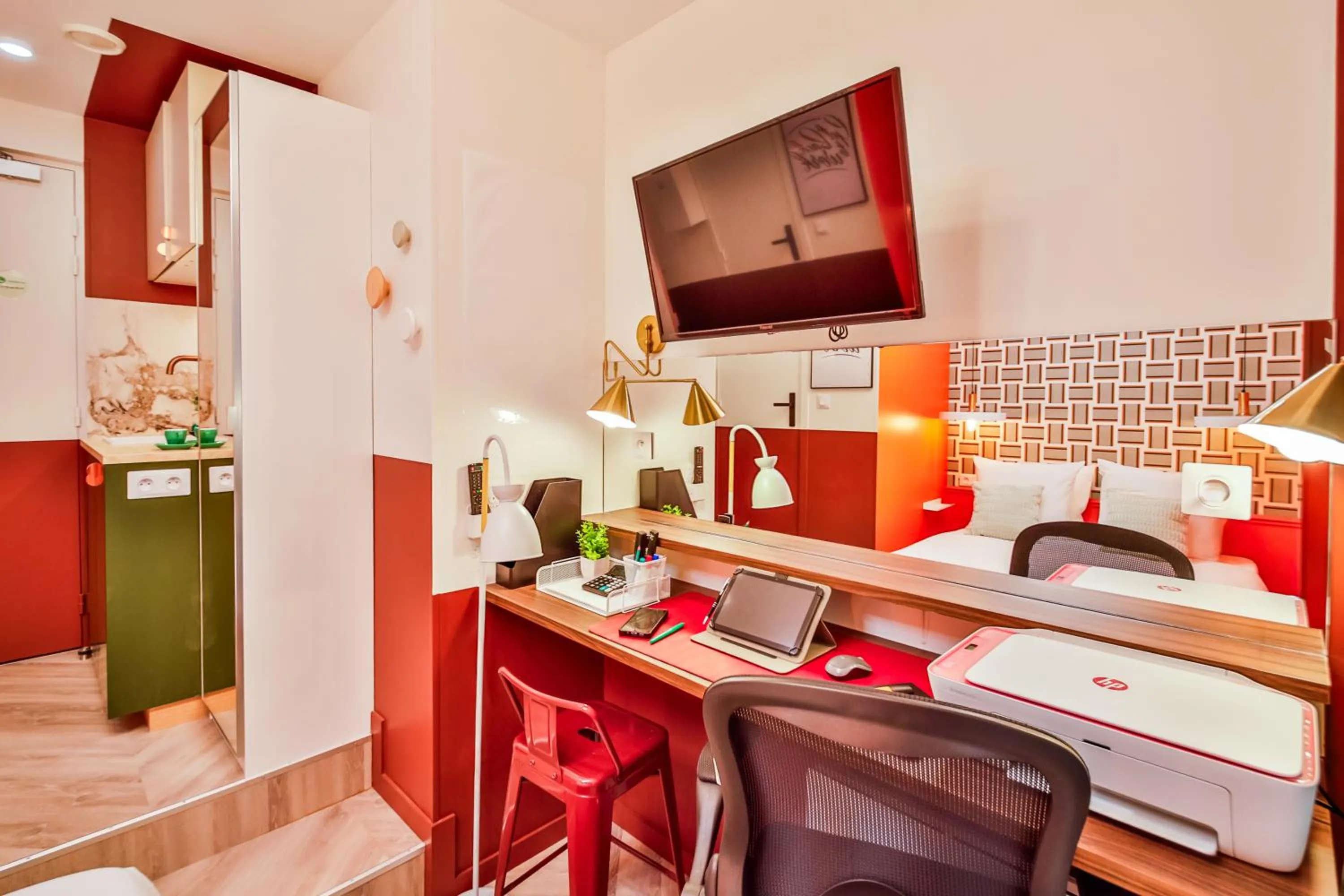 TV and multimedia in WS Molitor - Auteuil