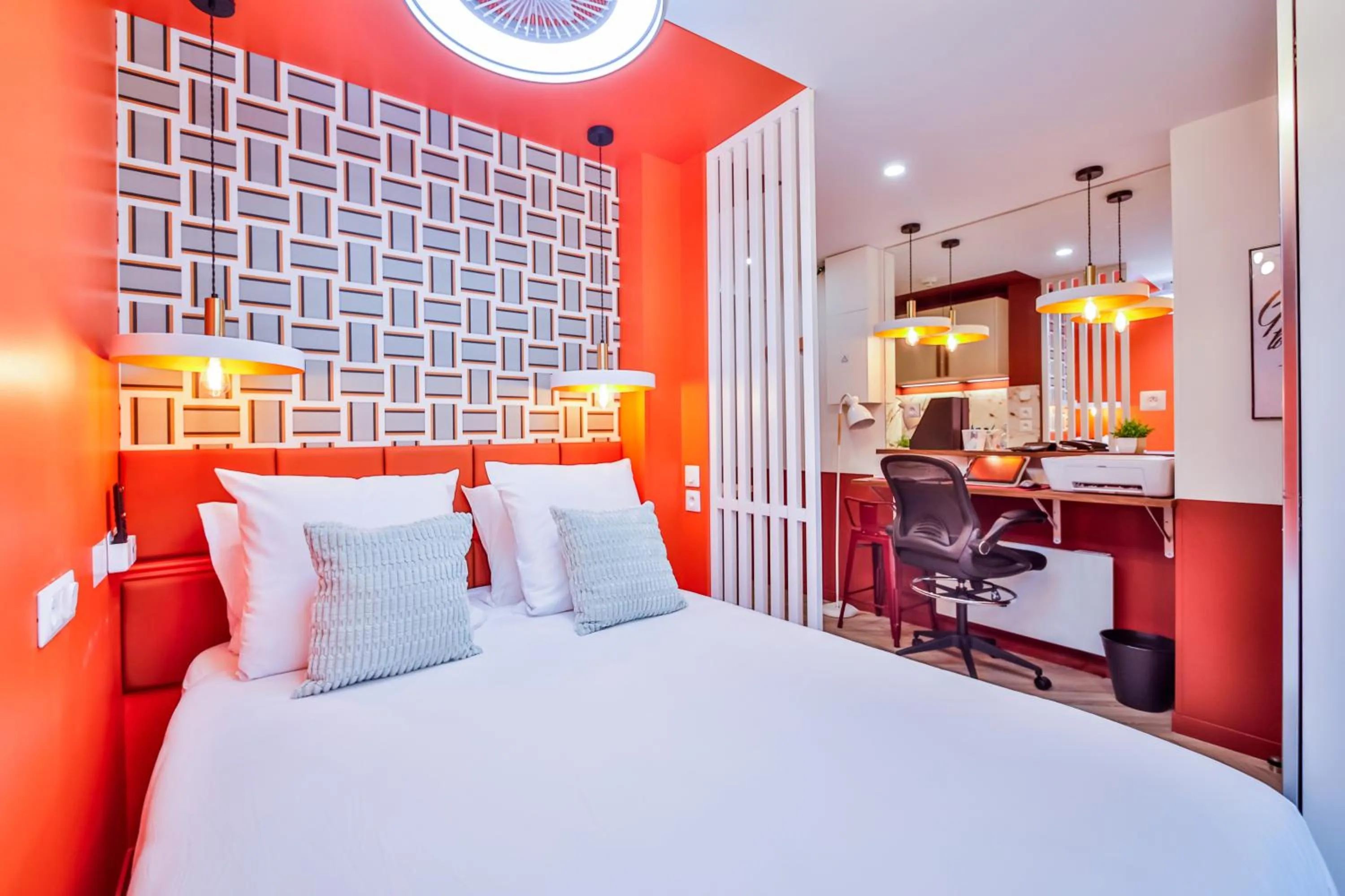 Bed in WS Molitor - Auteuil