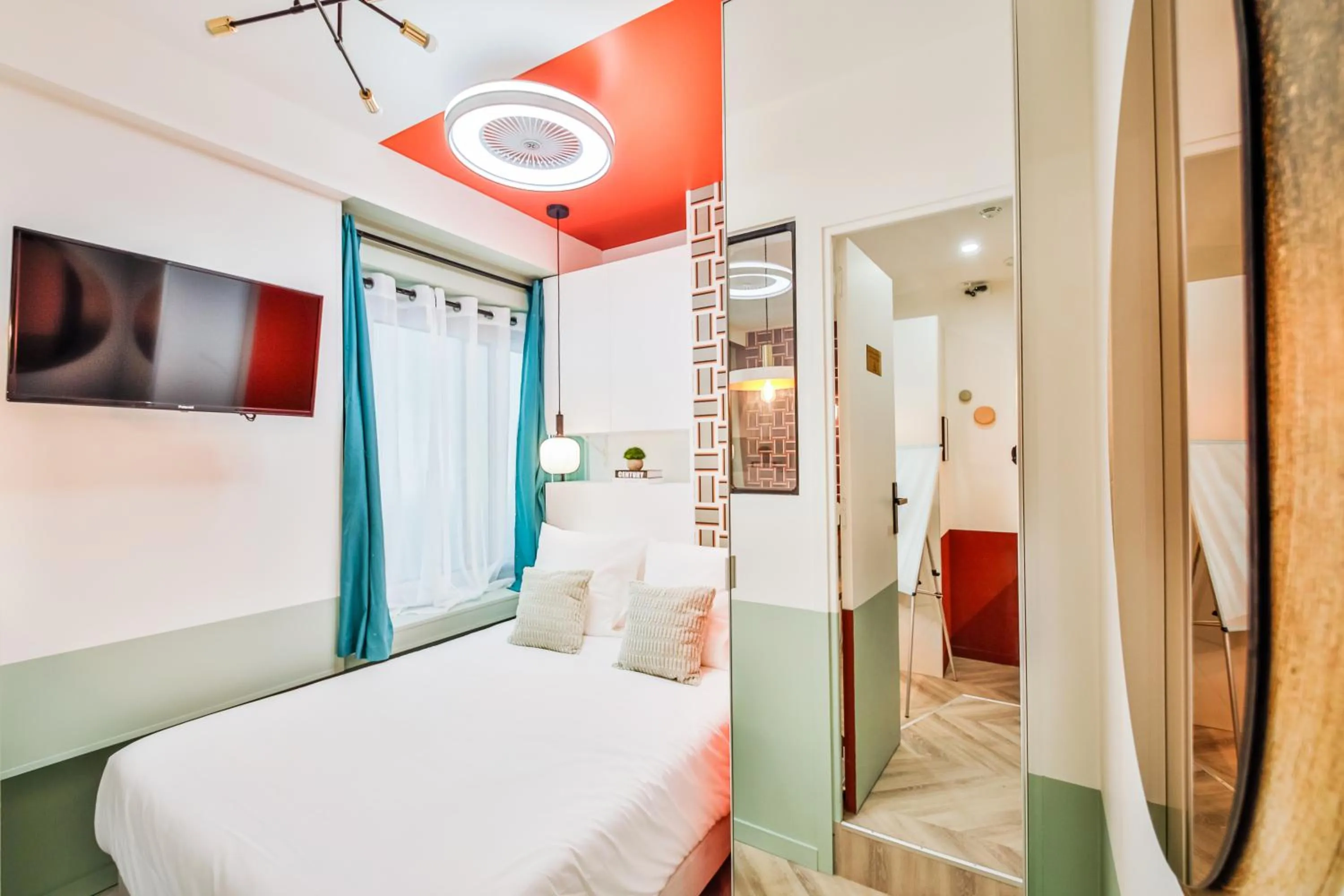 Bedroom, Bed in WS Molitor - Auteuil