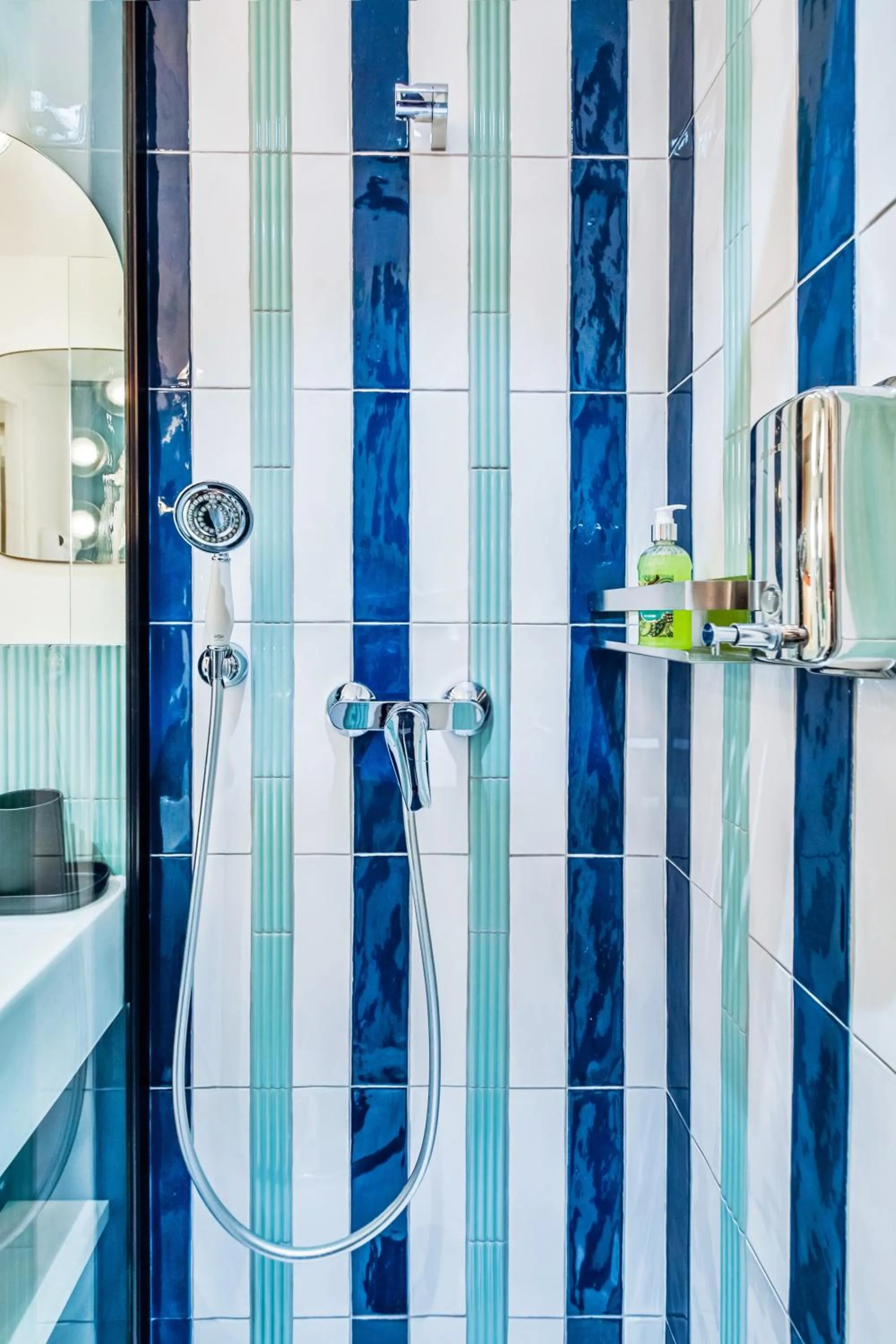 Shower in WS Molitor - Auteuil