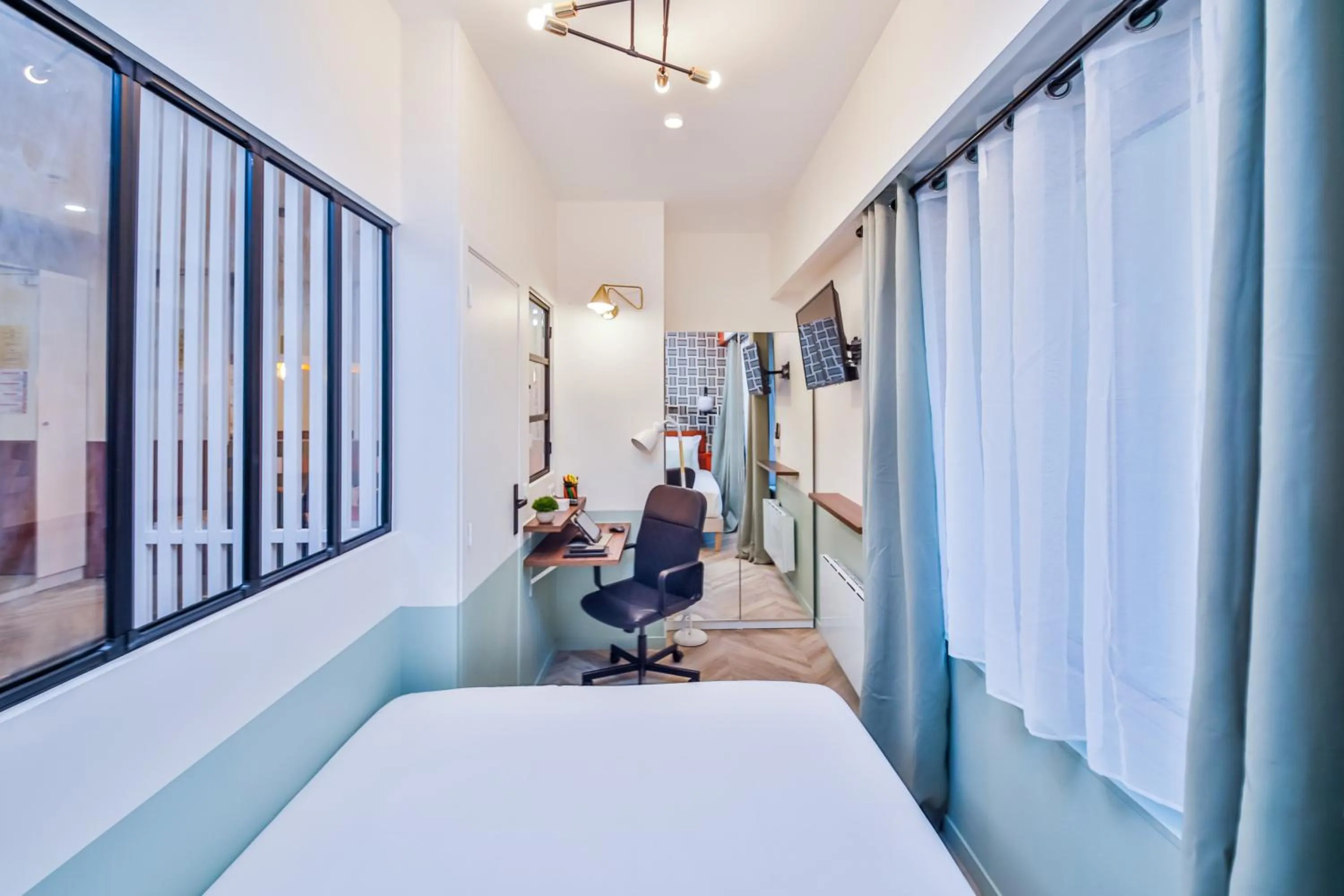 Bedroom, Bed in WS Molitor - Auteuil