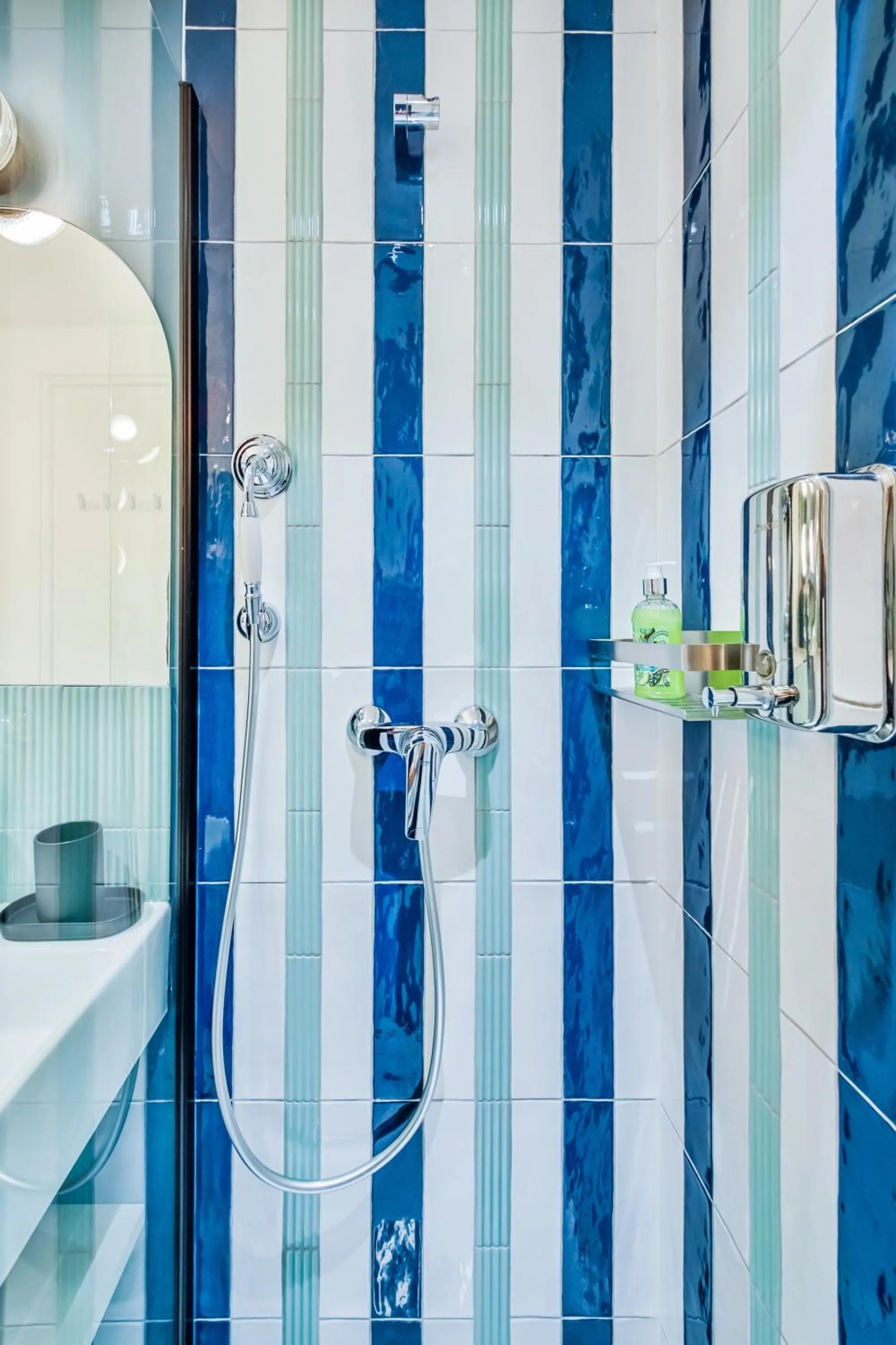 Shower in WS Molitor - Auteuil