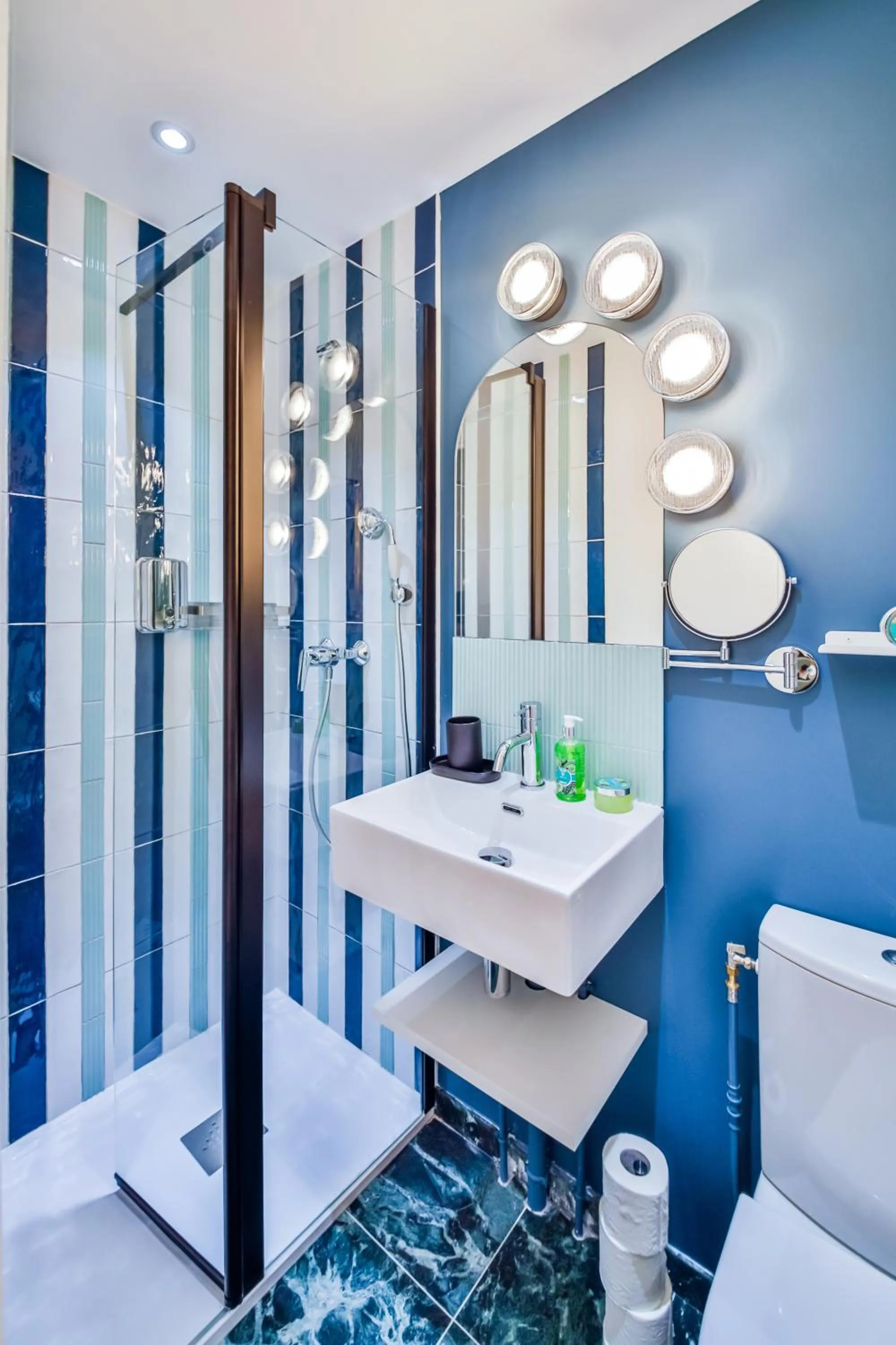 Shower in WS Molitor - Auteuil