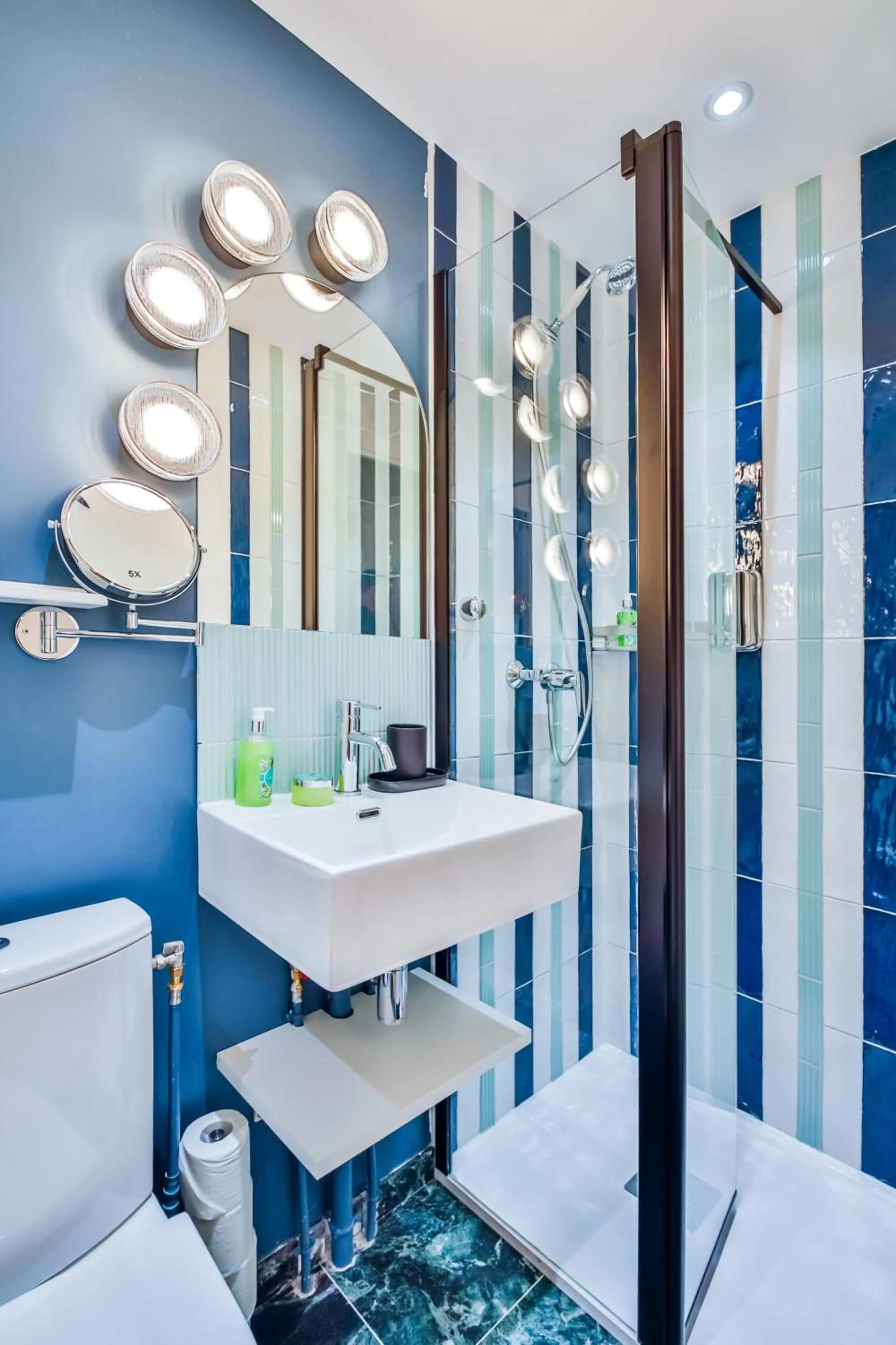 Shower in WS Molitor - Auteuil