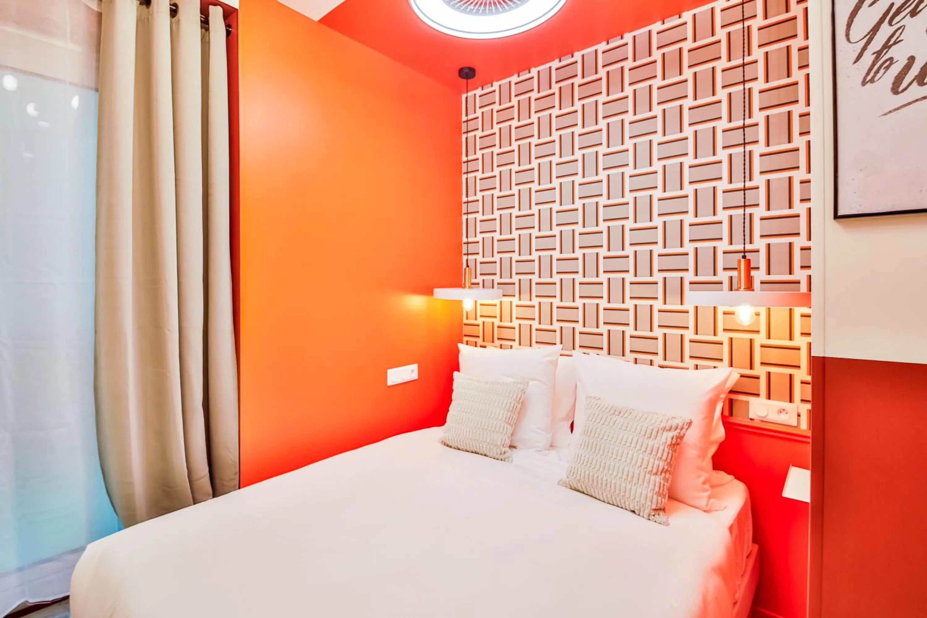 Bed in WS Molitor - Auteuil