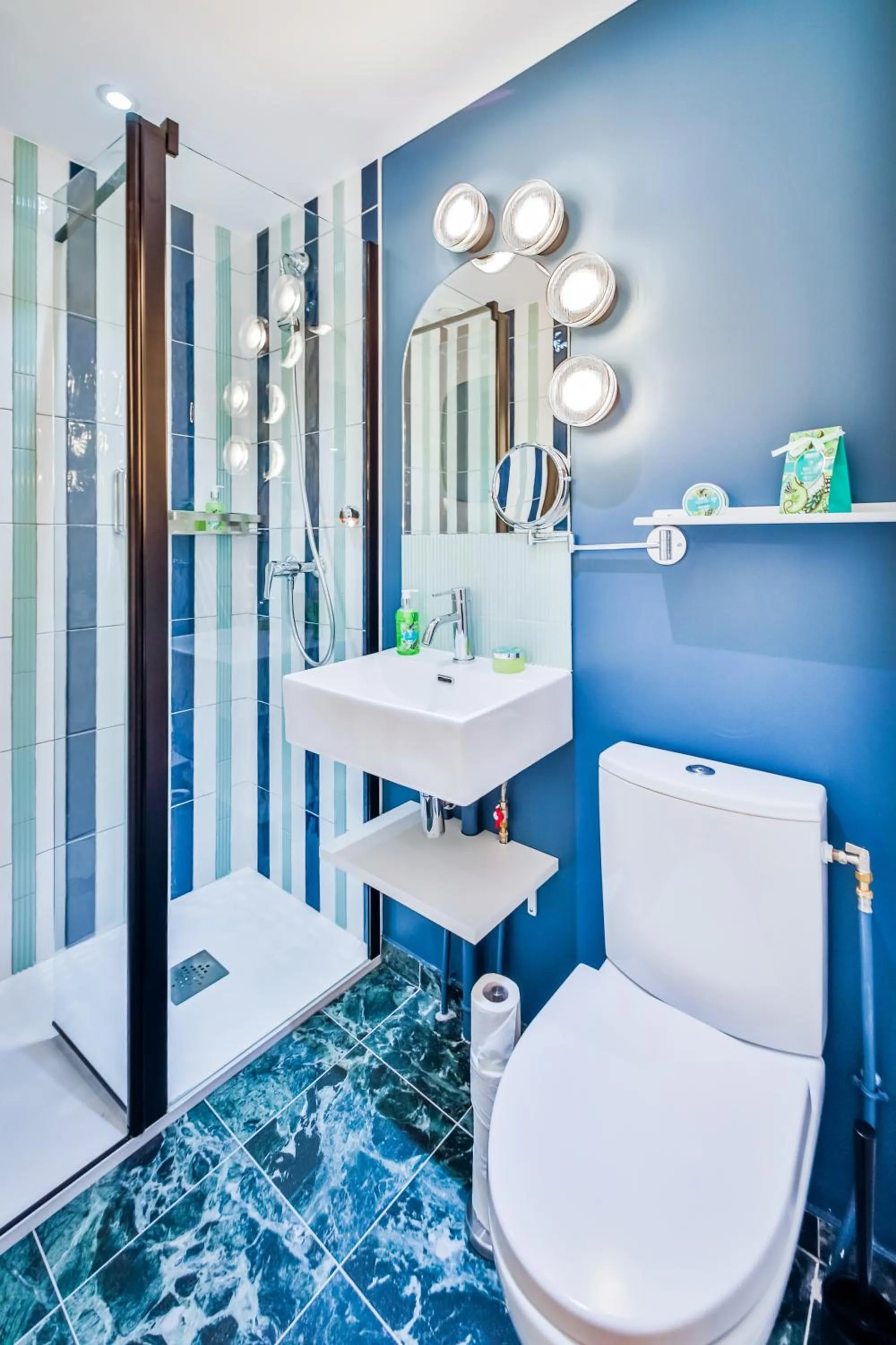 Shower in WS Molitor - Auteuil