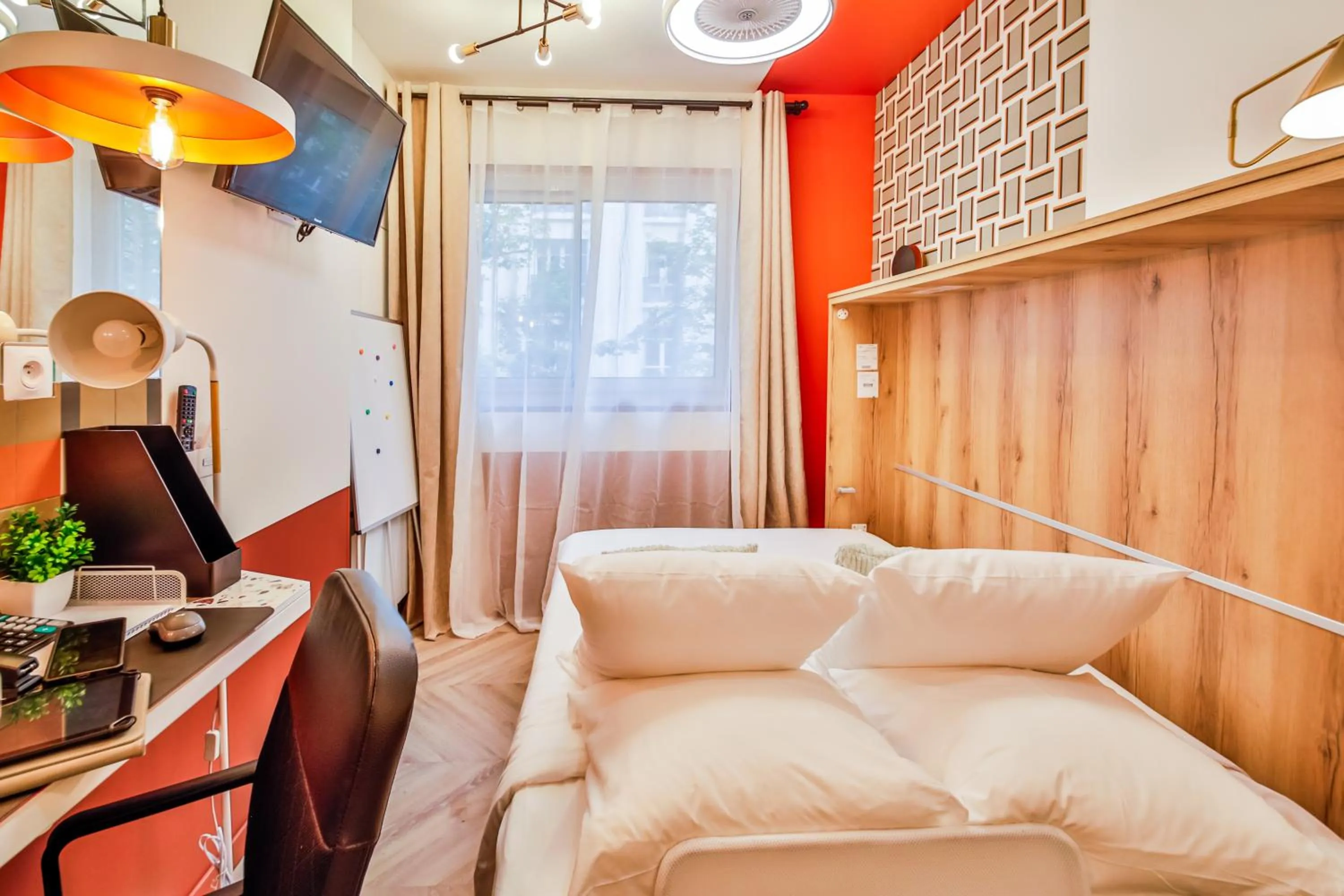 Bed in WS Molitor - Auteuil