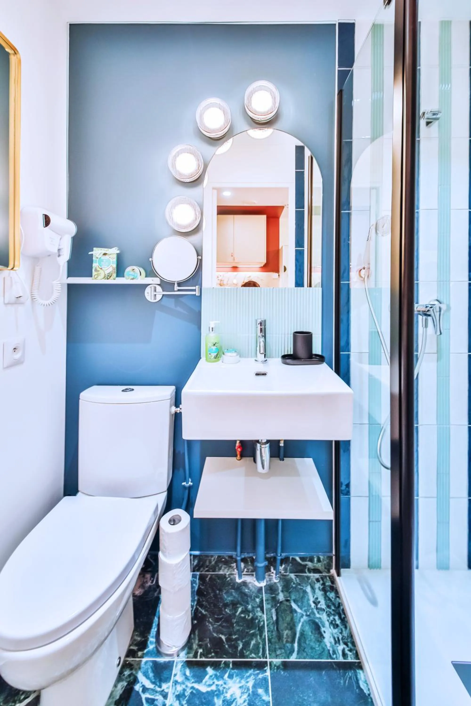 Shower in WS Molitor - Auteuil