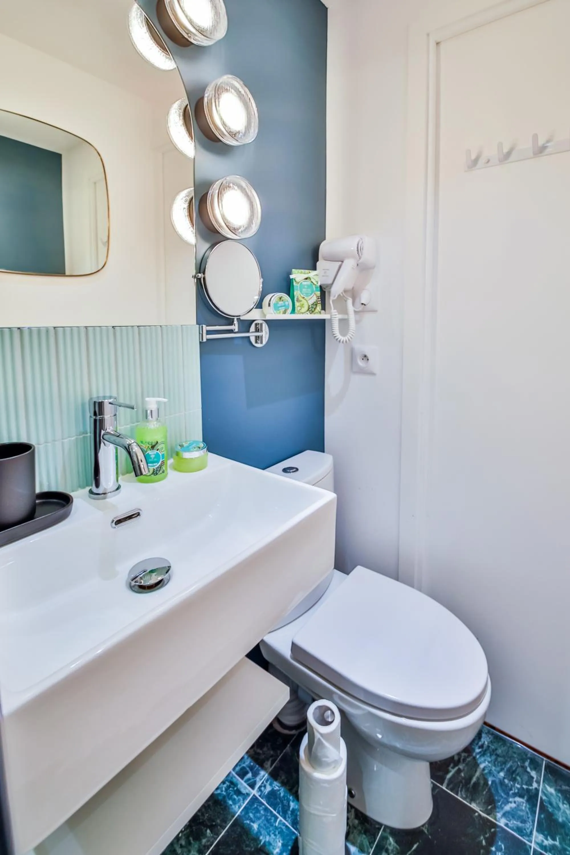 Bathroom in WS Molitor - Auteuil