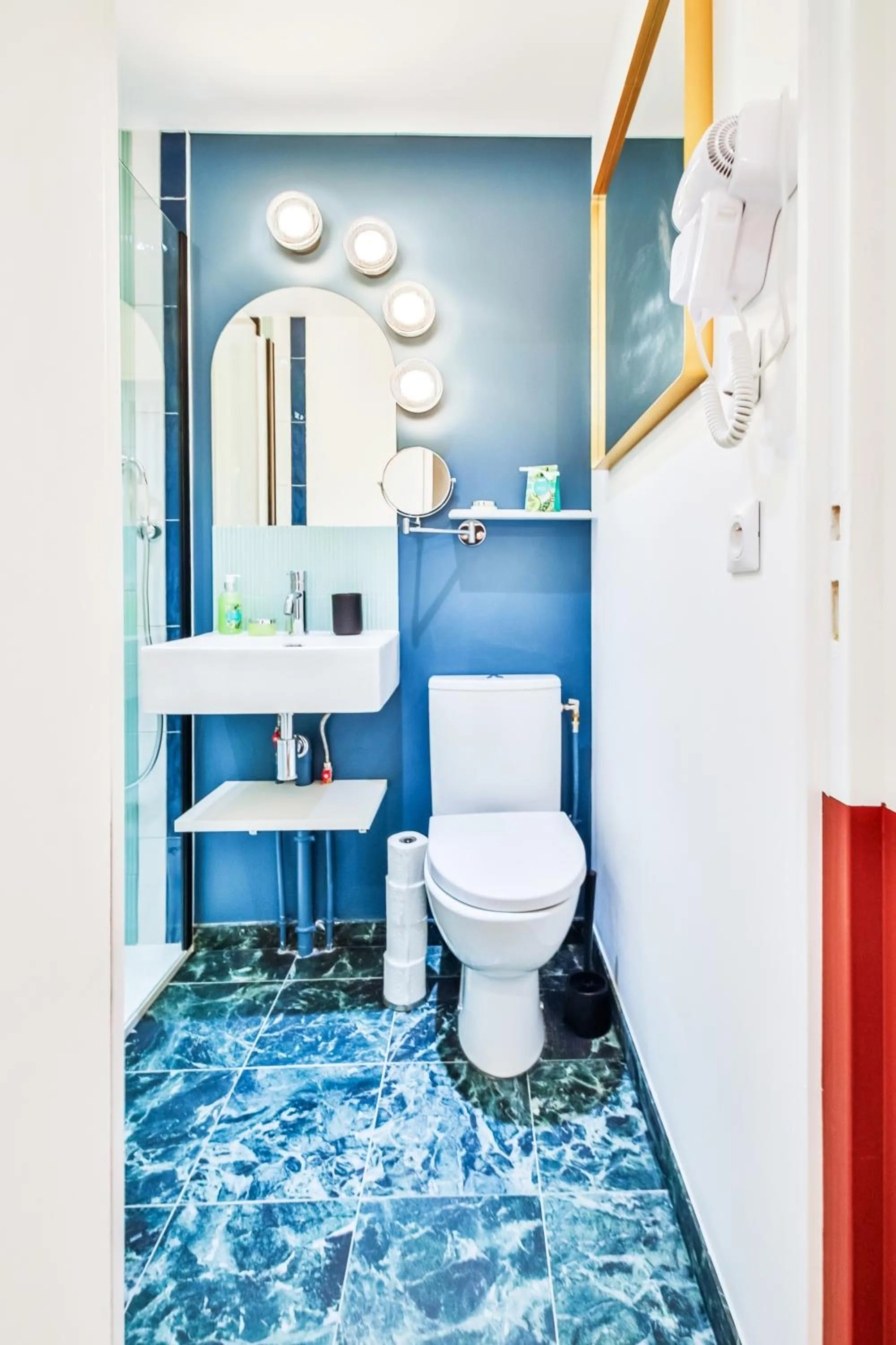 Toilet in WS Molitor - Auteuil