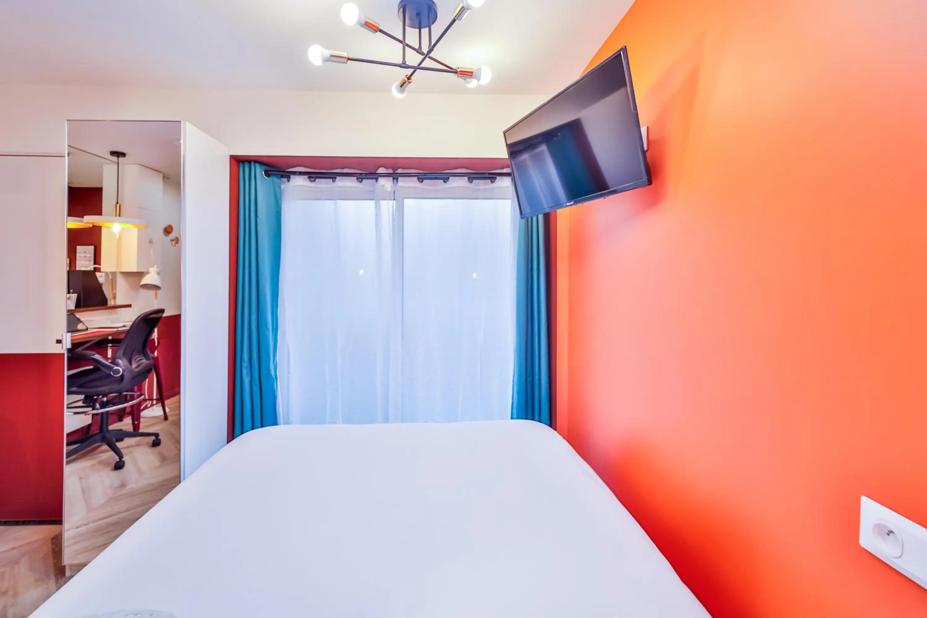 Bed in WS Molitor - Auteuil