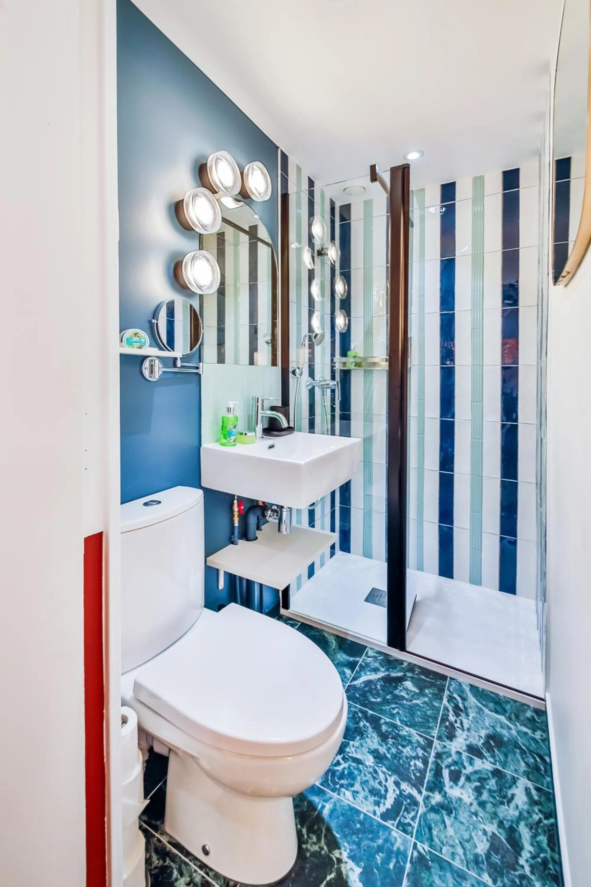 Toilet in WS Molitor - Auteuil