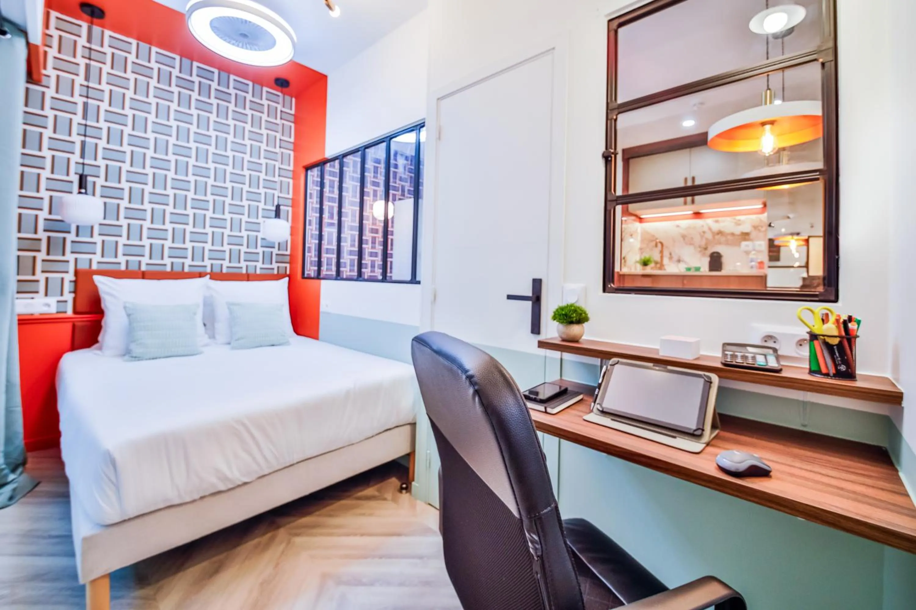 Bed in WS Molitor - Auteuil