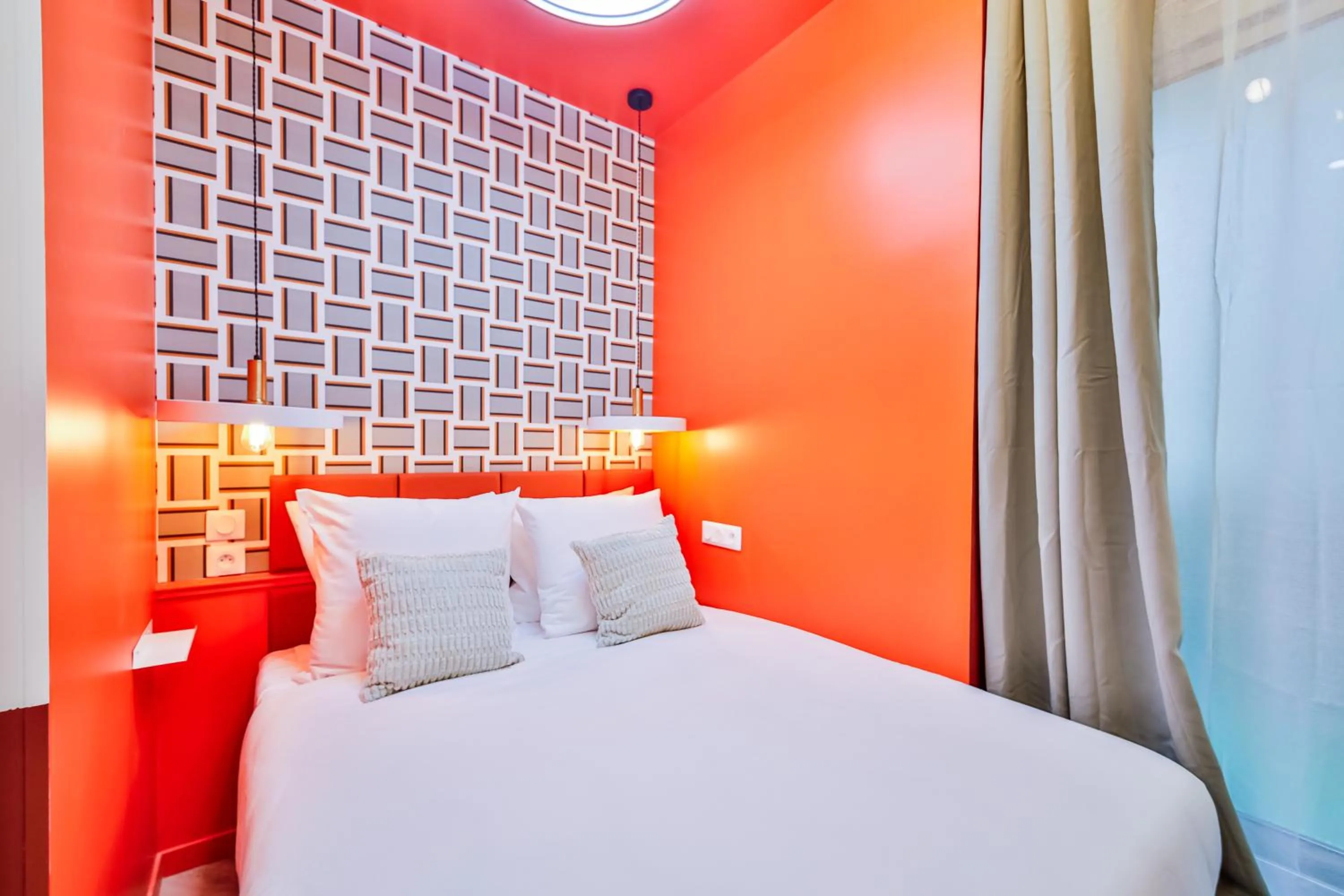 Bed in WS Molitor - Auteuil