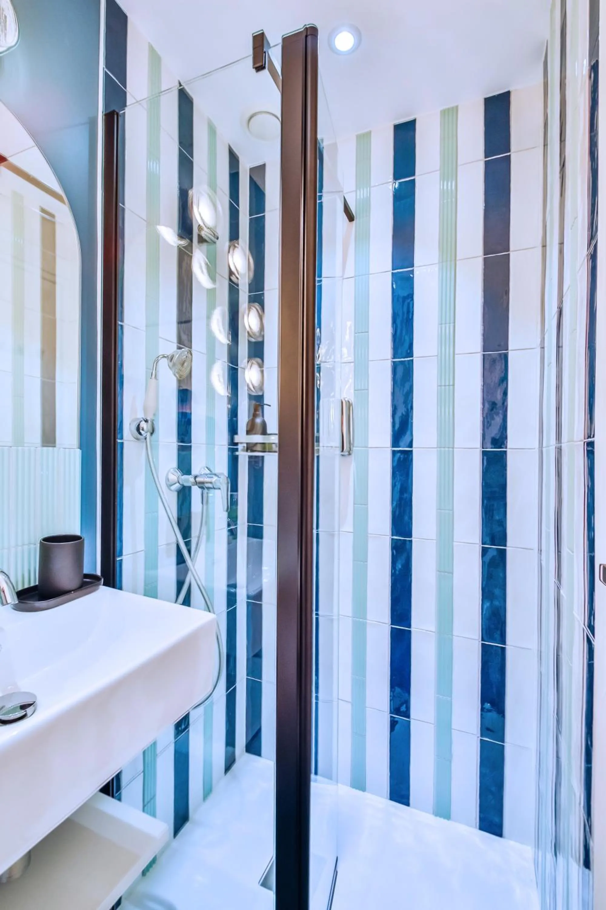 Shower in WS Molitor - Auteuil