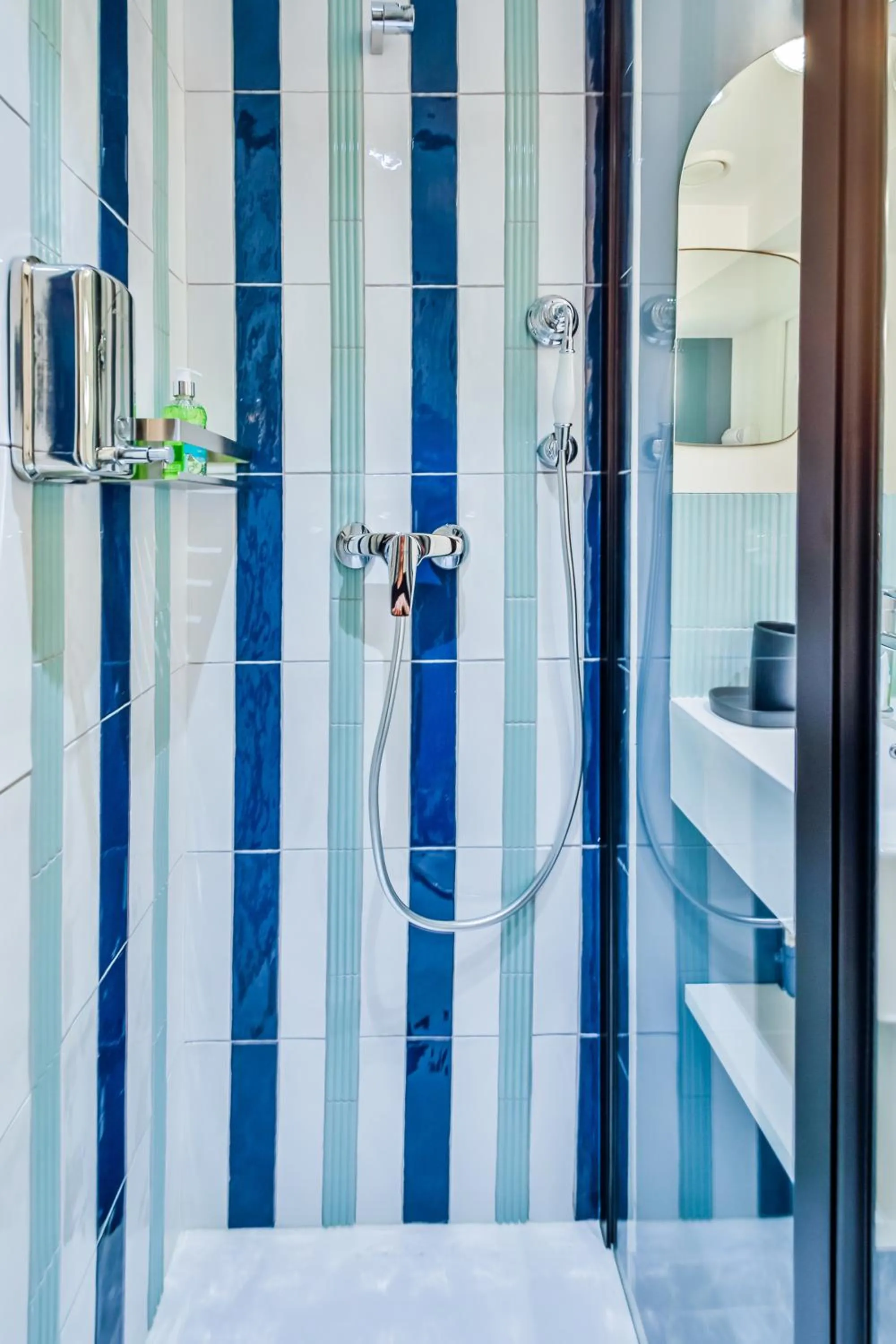 Shower in WS Molitor - Auteuil