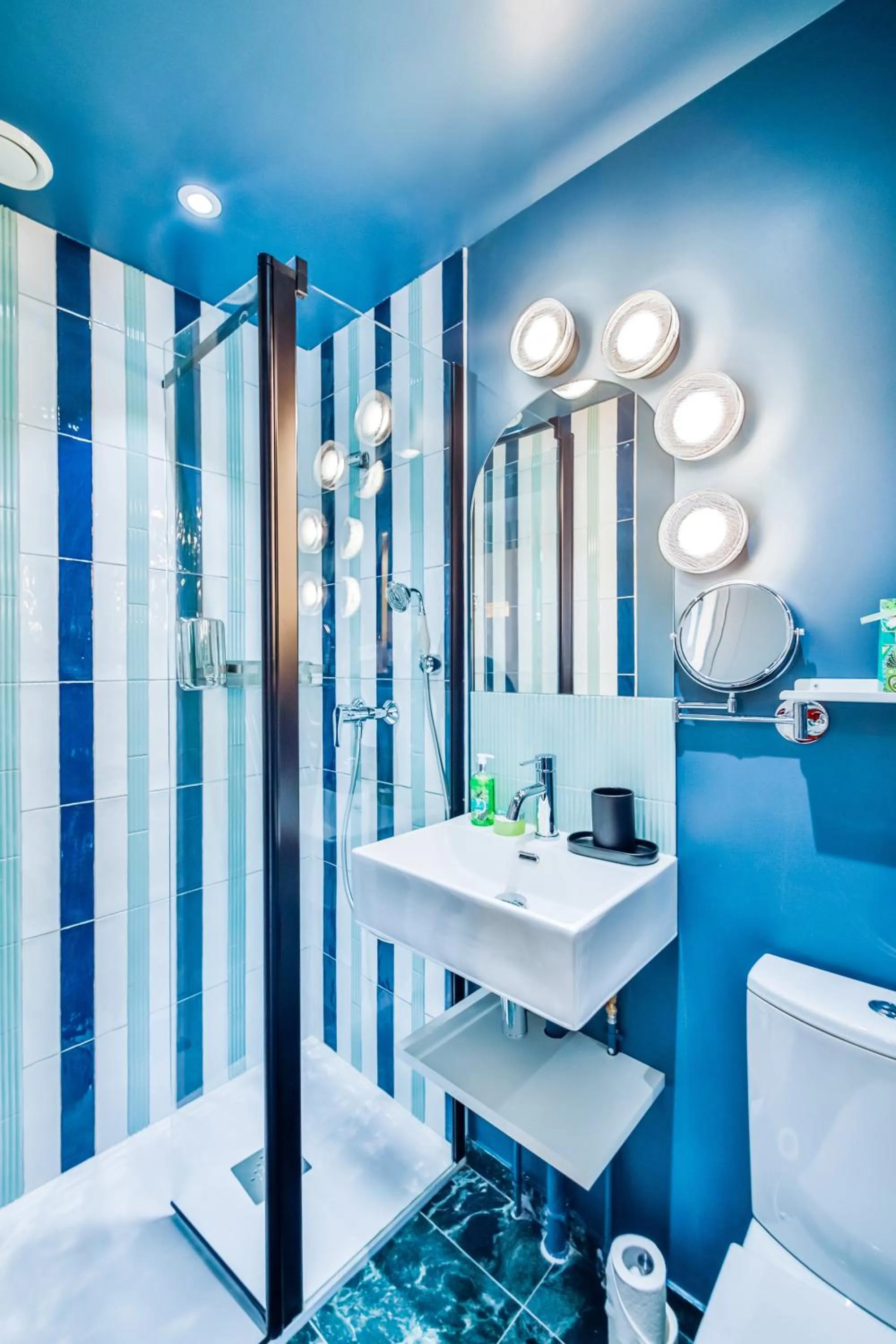 Shower in WS Molitor - Auteuil