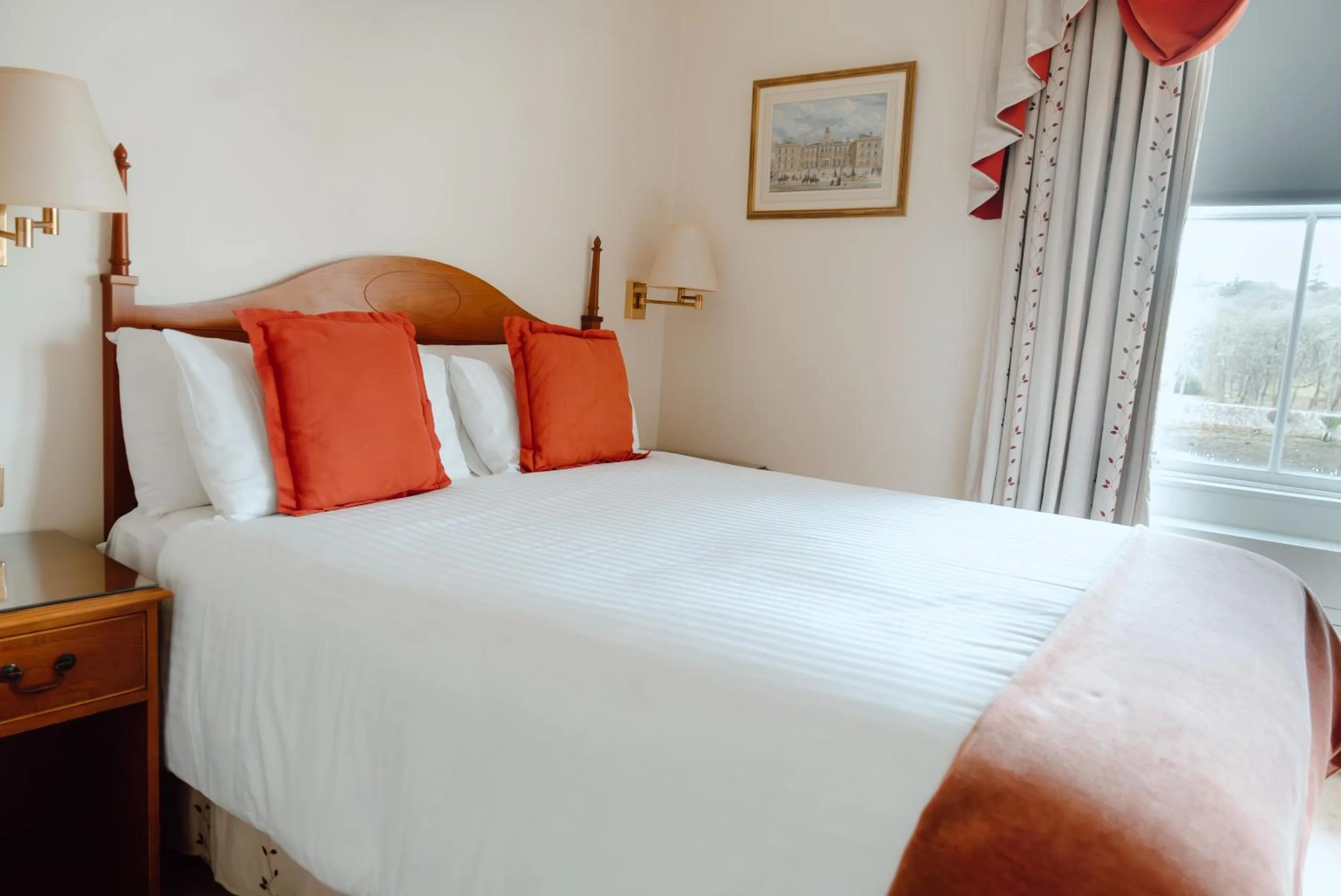 Bedroom, Bed in Royal Hotel